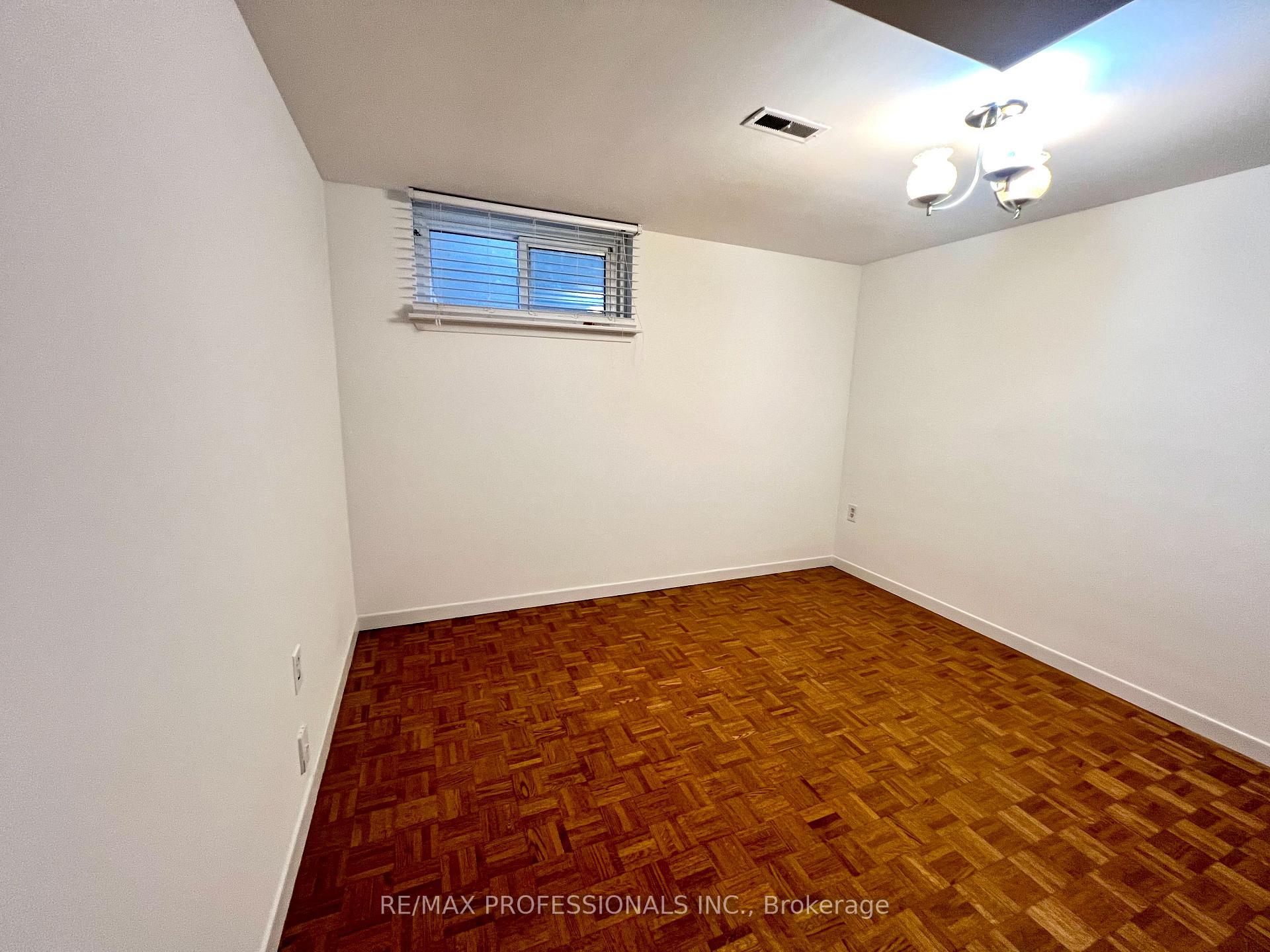 Photo 26 of 30 Lemonwood Drive, Etobicoke, Edenbridge-Humber Valley — HOMEH