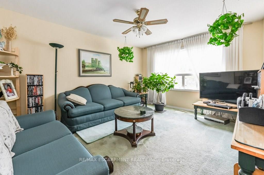 Photo 4 of 641 Limeridge Road E, Hamilton, Thorner — HOMEH