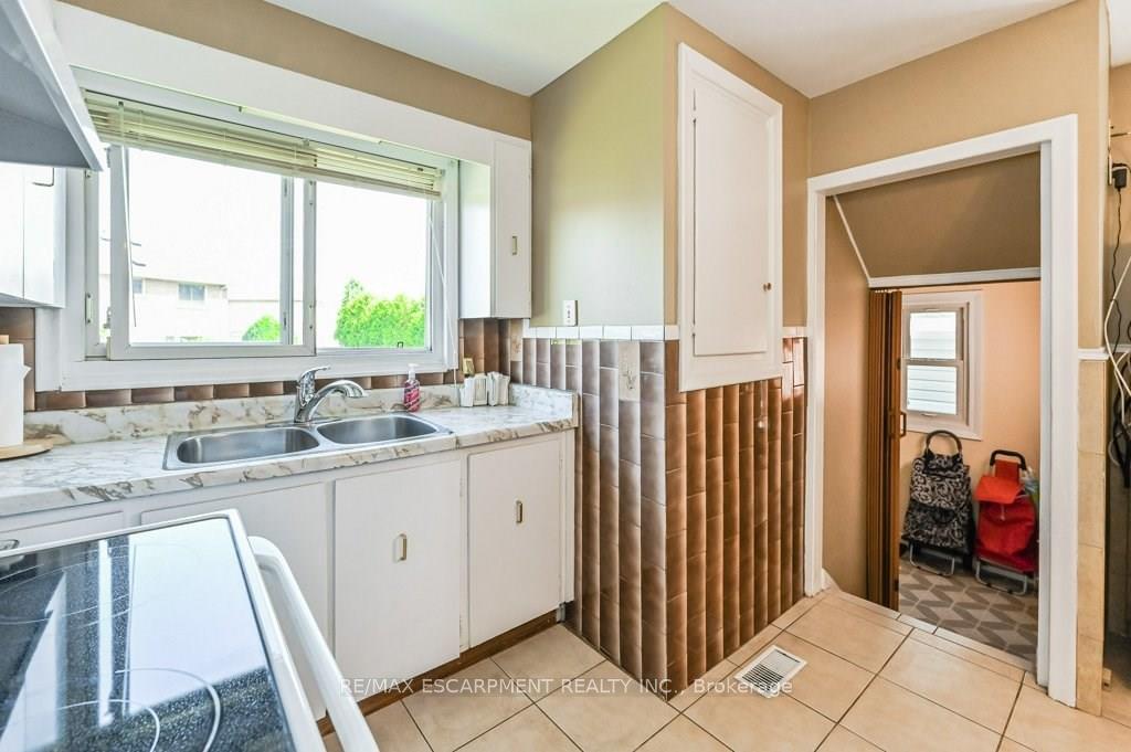 Photo 10 of 641 Limeridge Road E, Hamilton, Thorner — HOMEH