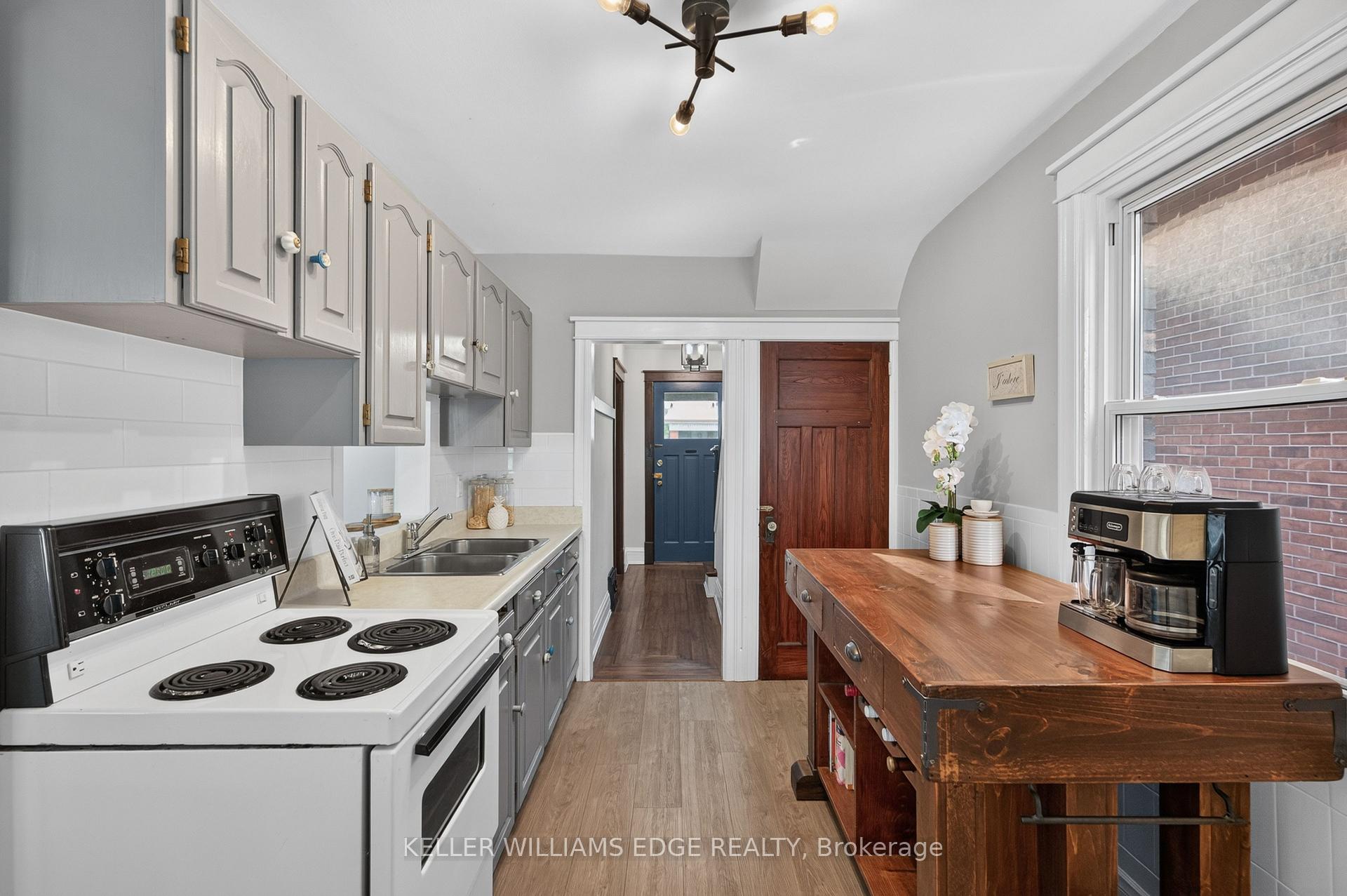 Photo 7 of 147 Melrose Avenue N, Hamilton, Stipley — HOMEH