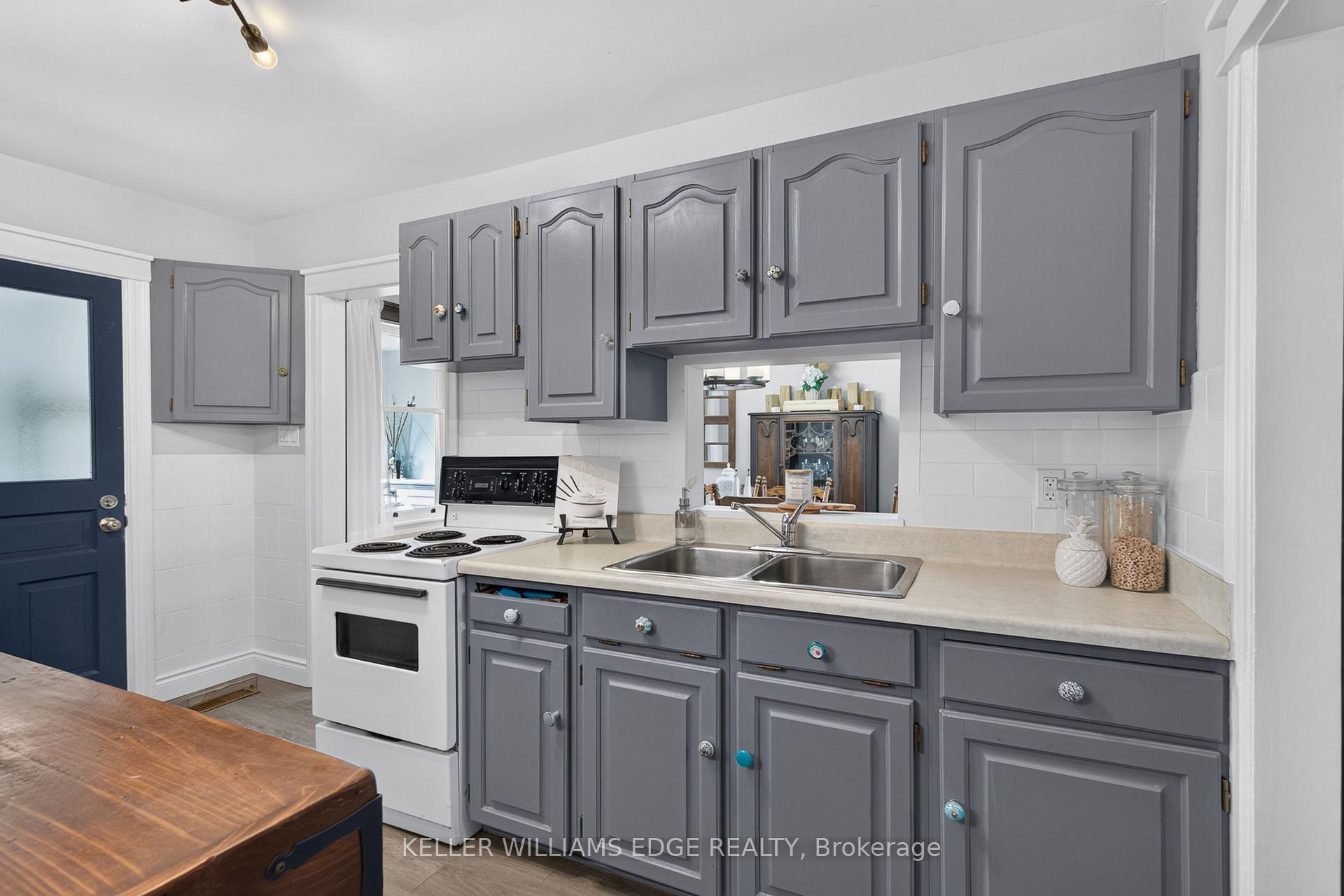 Photo 9 of 147 Melrose Avenue N, Hamilton, Stipley — HOMEH