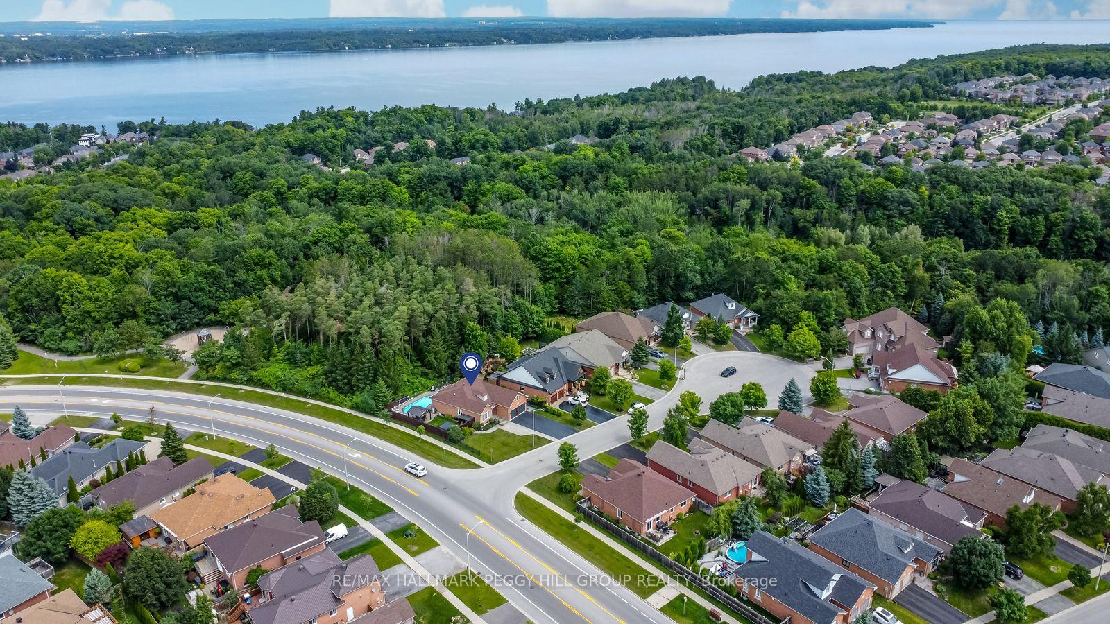 Photo 3 of 2 Purt Court, Barrie, Bayshore — HOMEH