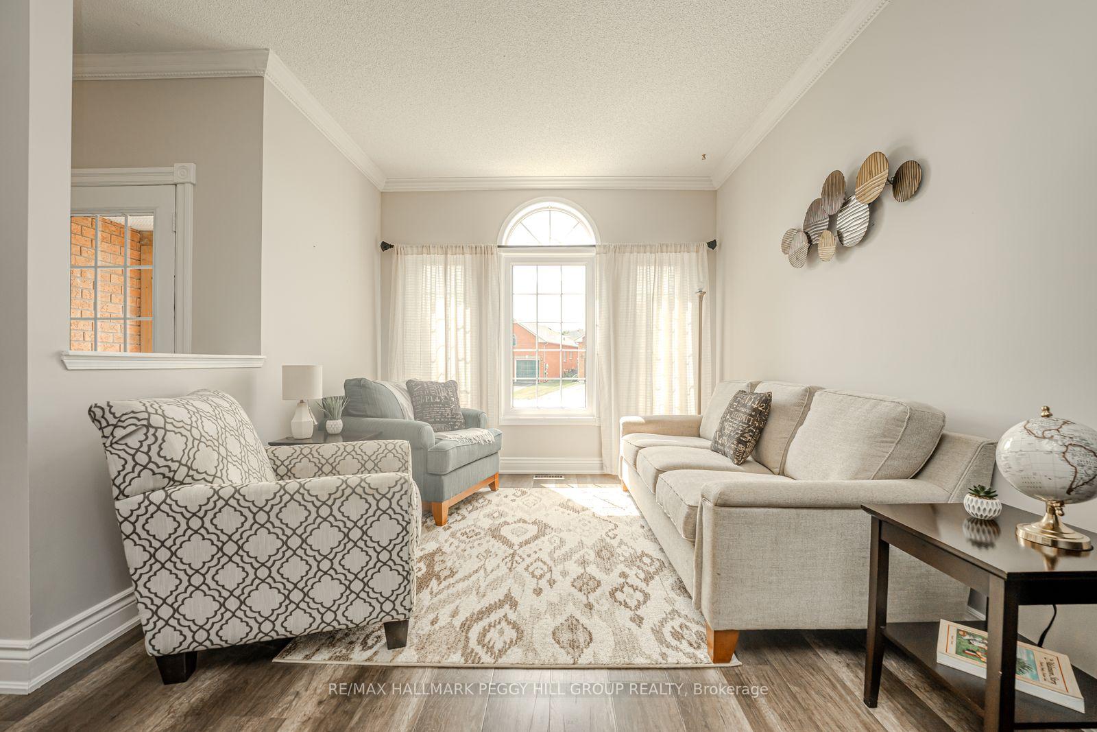 Photo 4 of 2 Purt Court, Barrie, Bayshore — HOMEH