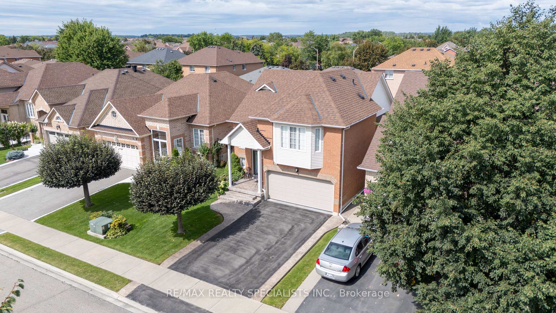 Photo 2 of 66 Ryegrass Crescent, Brampton, Snelgrove — HOMEH
