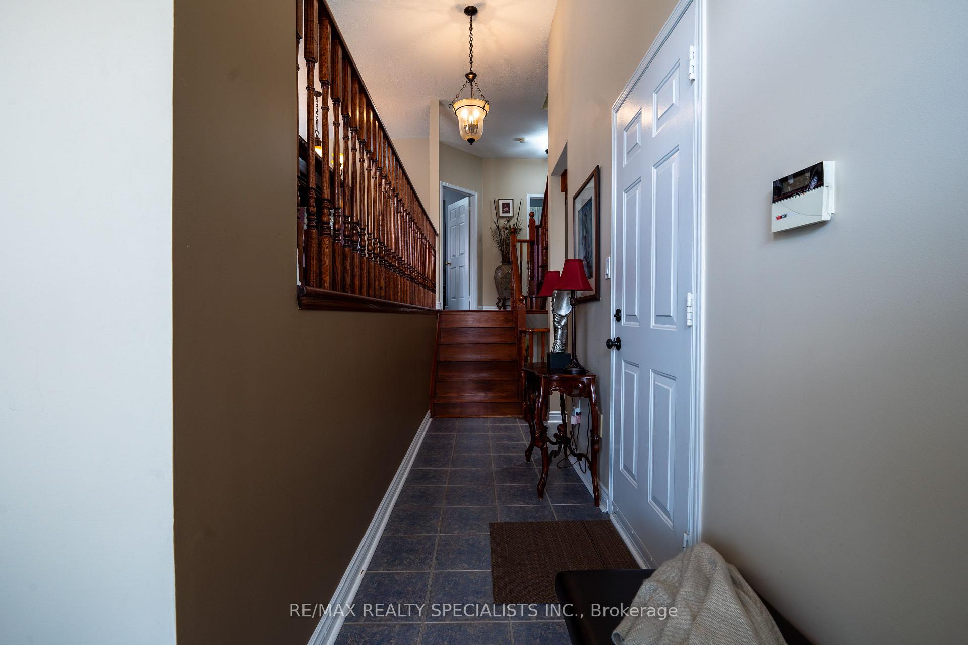 Photo 4 of 66 Ryegrass Crescent, Brampton, Snelgrove — HOMEH