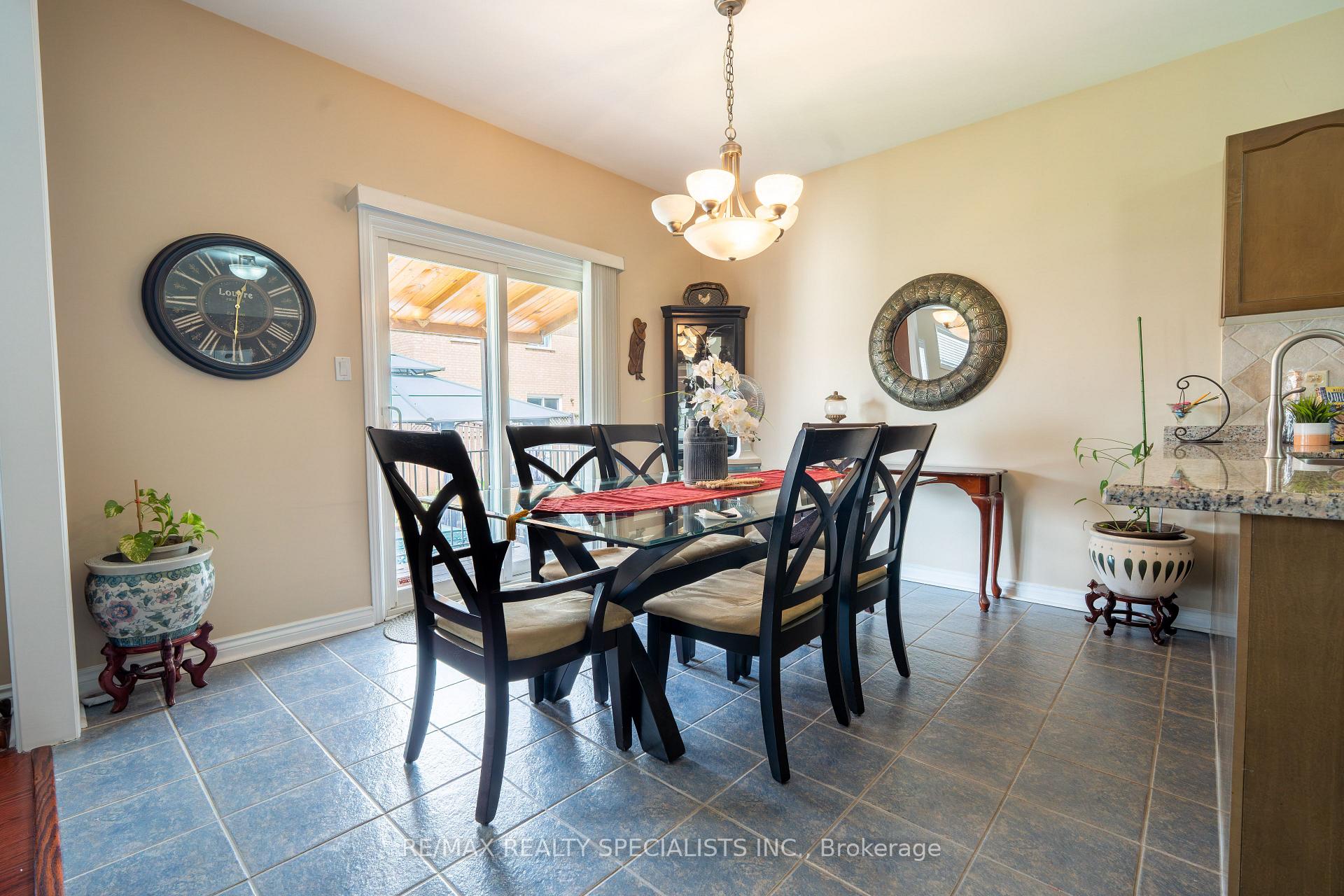 Photo 11 of 66 Ryegrass Crescent, Brampton, Snelgrove — HOMEH