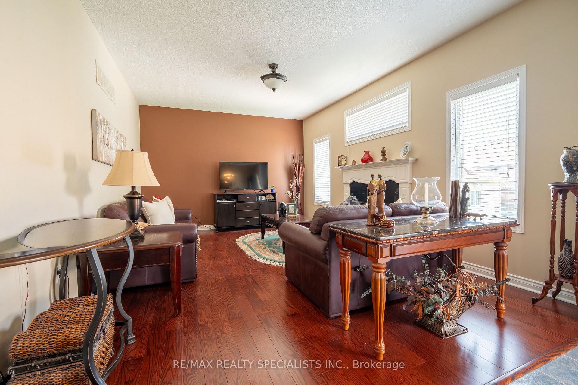 Photo 12 of 66 Ryegrass Crescent, Brampton, Snelgrove — HOMEH