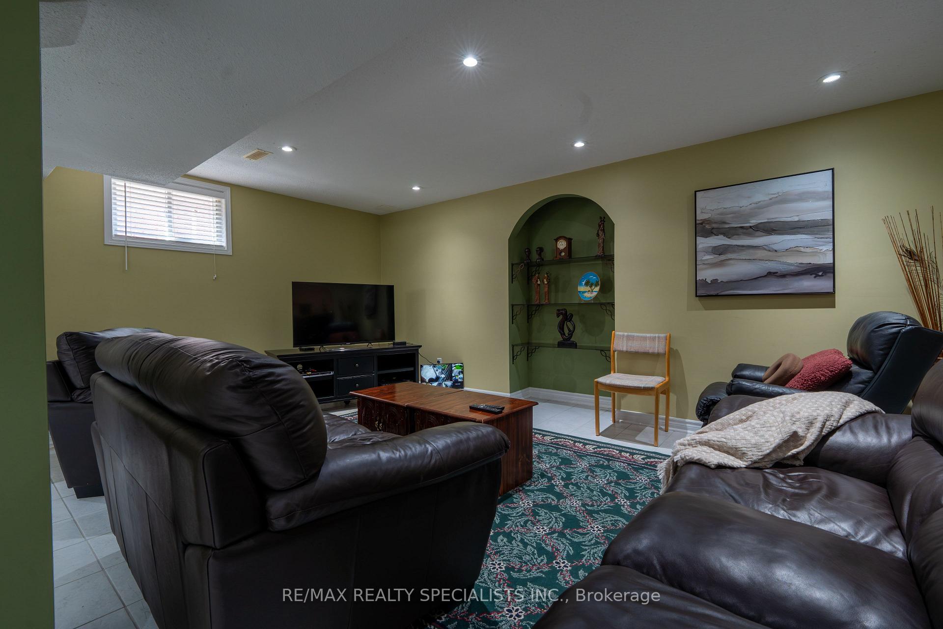 Photo 14 of 66 Ryegrass Crescent, Brampton, Snelgrove — HOMEH