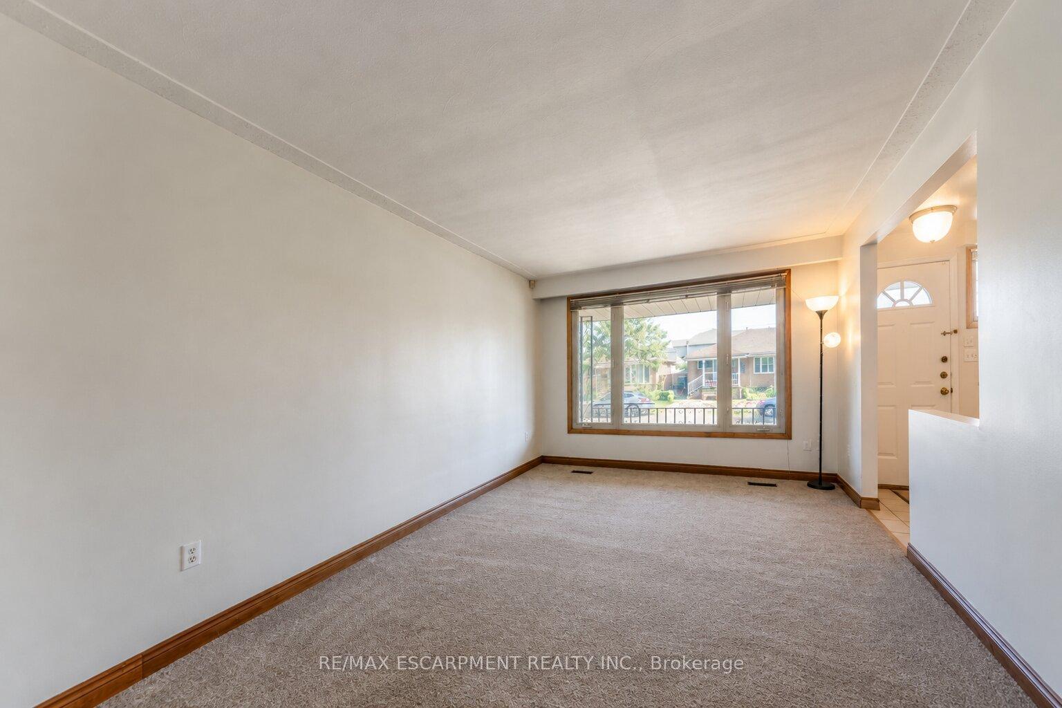 Photo 5 of 1894 Main Street E, Hamilton, McQuesten — HOMEH