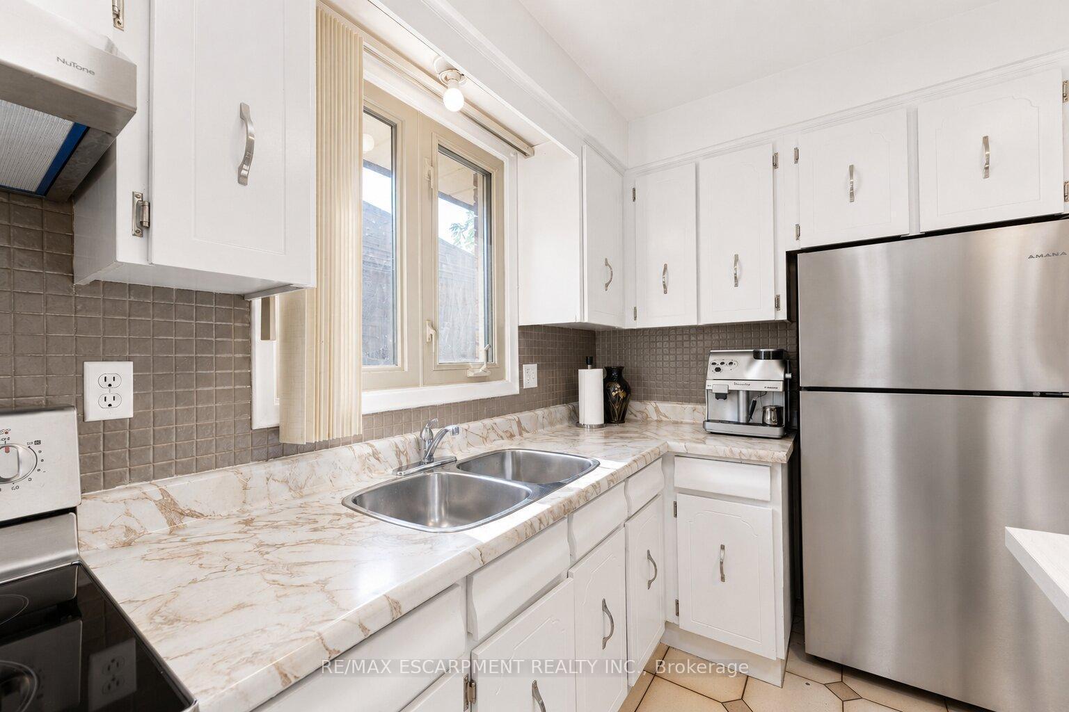 Photo 10 of 1894 Main Street E, Hamilton, McQuesten — HOMEH