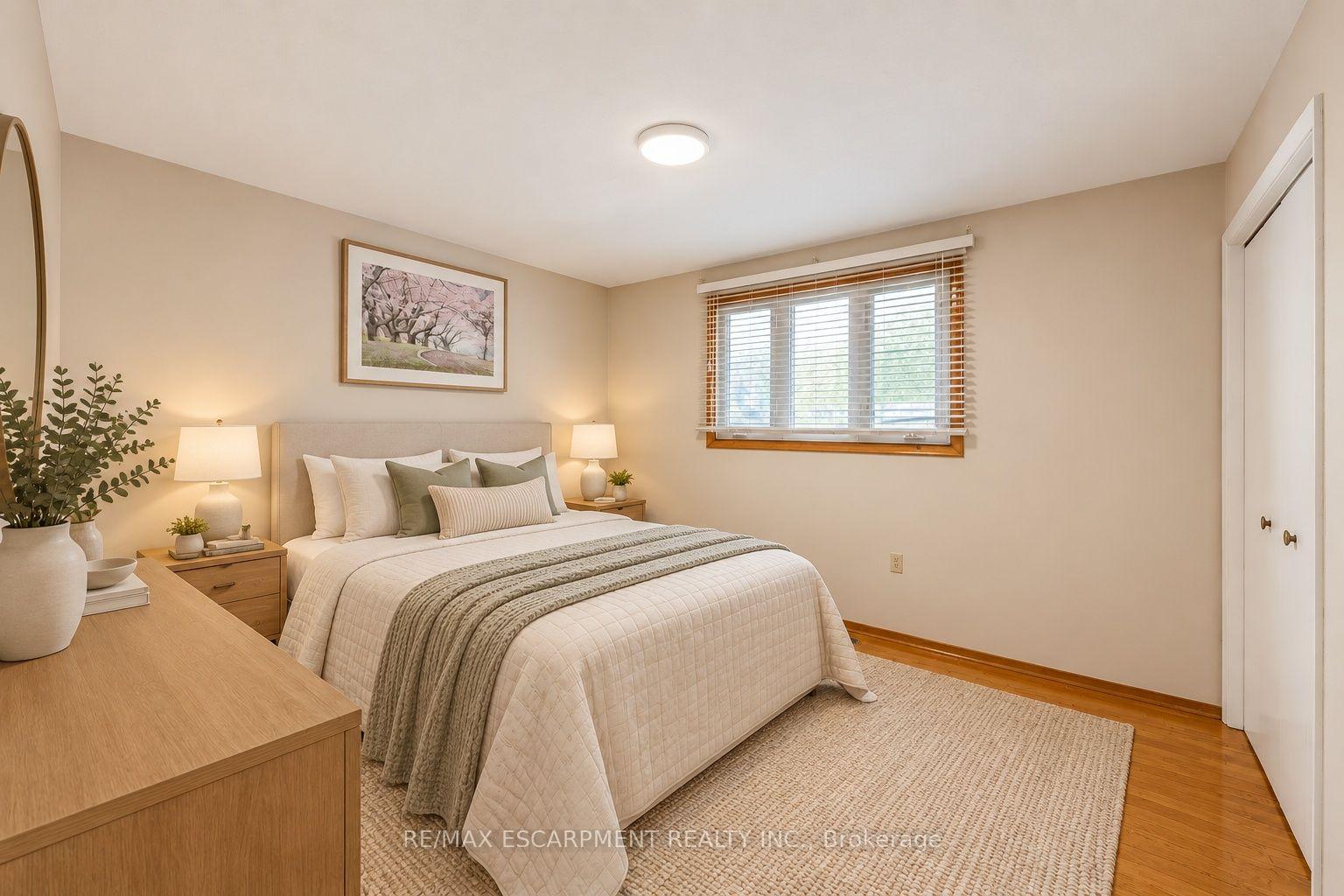 Photo 12 of 1894 Main Street E, Hamilton, McQuesten — HOMEH