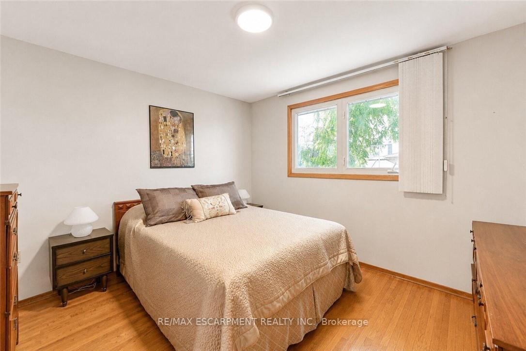 Photo 16 of 1894 Main Street E, Hamilton, McQuesten — HOMEH
