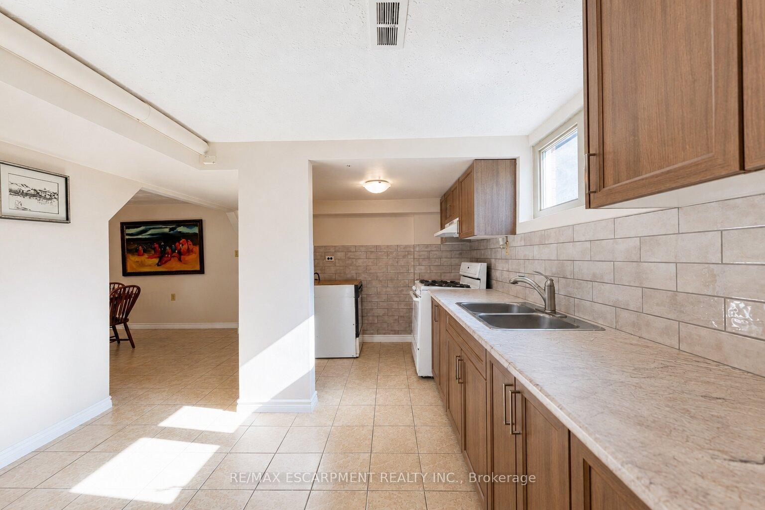 Photo 24 of 1894 Main Street E, Hamilton, McQuesten — HOMEH