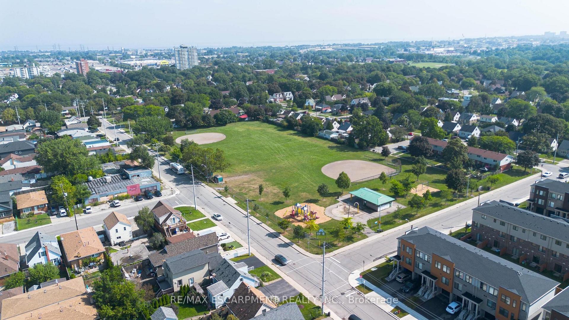 Photo 39 of 1894 Main Street E, Hamilton, McQuesten — HOMEH