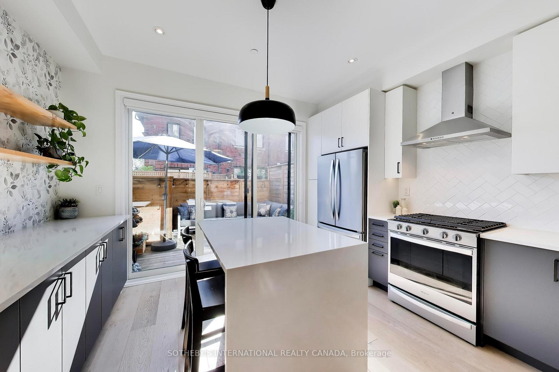 Photo 3 of Unit 30, 80 Daisy Avenue, Etobicoke, Long Branch — HOMEH