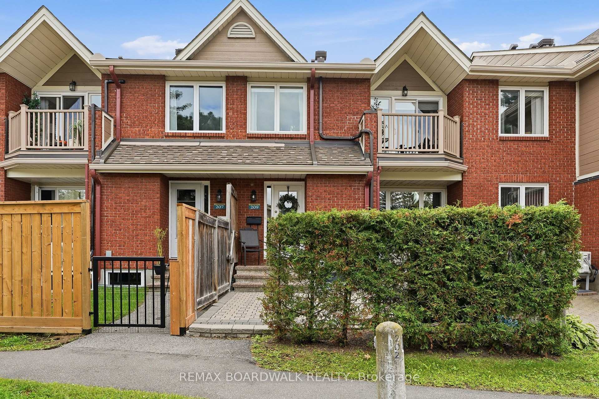 Photo 1 of Unit 209, 1760 Cabaret Lane, Ottawa, Fallingbrook/Pineridge — HOMEH