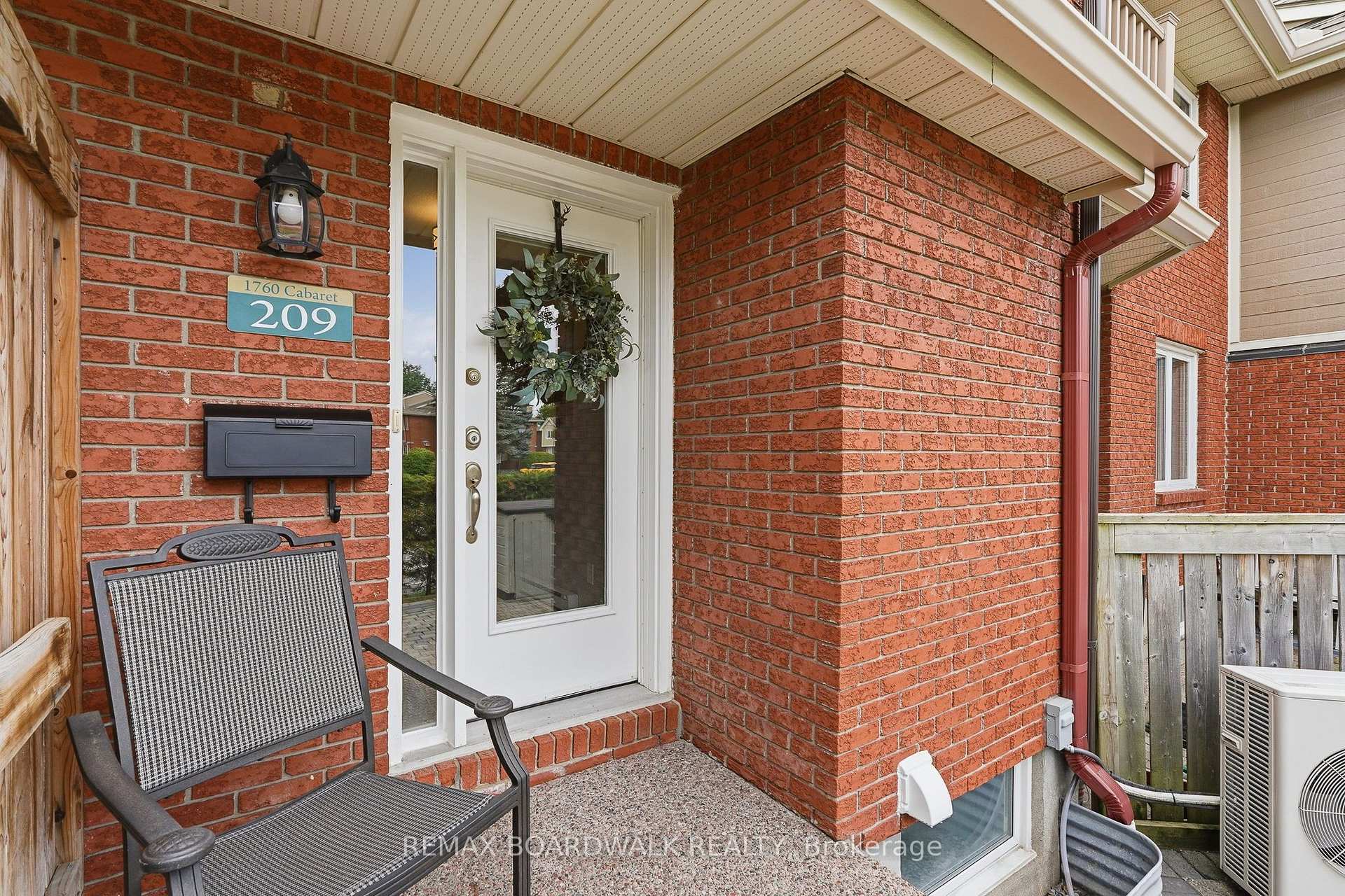 Photo 2 of Unit 209, 1760 Cabaret Lane, Ottawa, Fallingbrook/Pineridge — HOMEH
