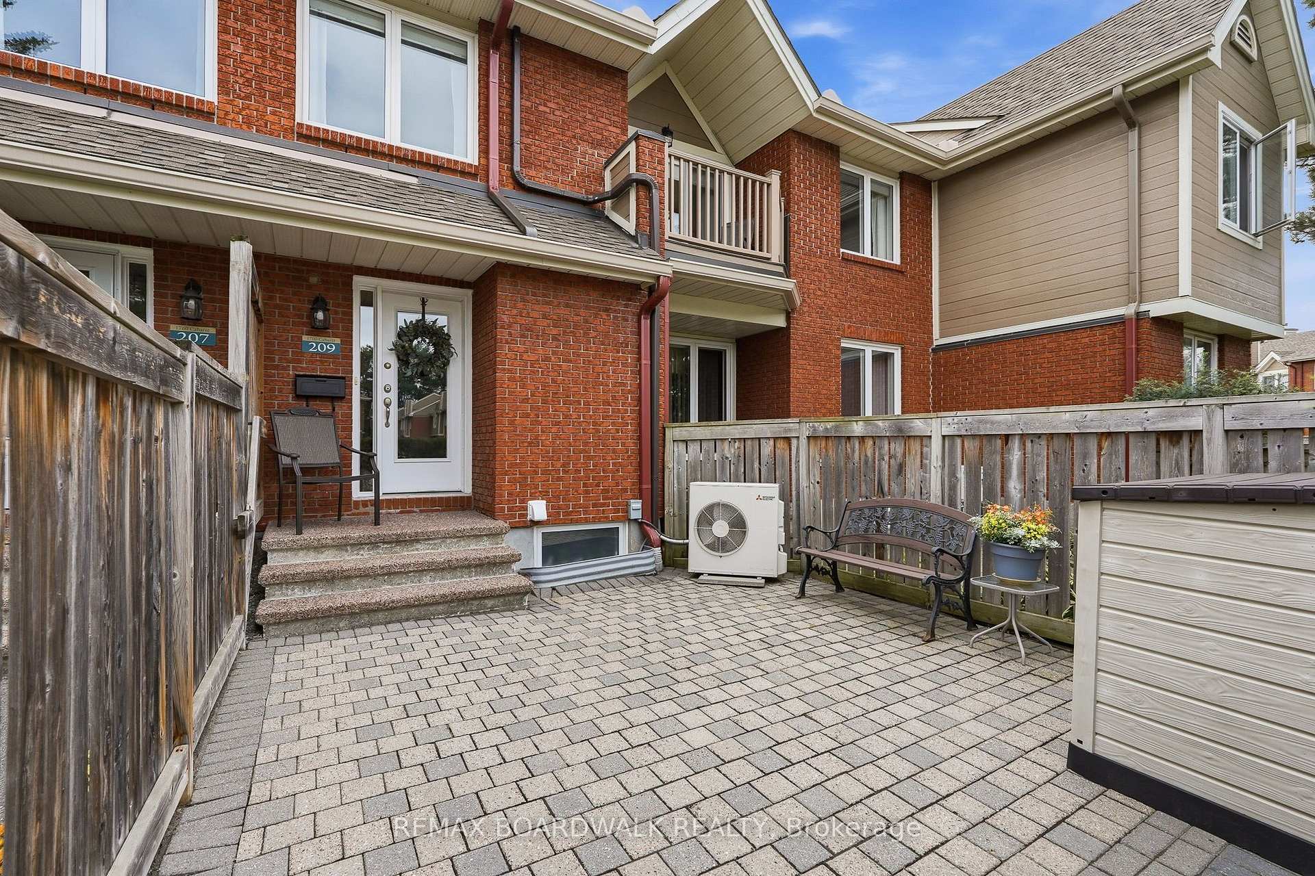 Photo 3 of Unit 209, 1760 Cabaret Lane, Ottawa, Fallingbrook/Pineridge — HOMEH