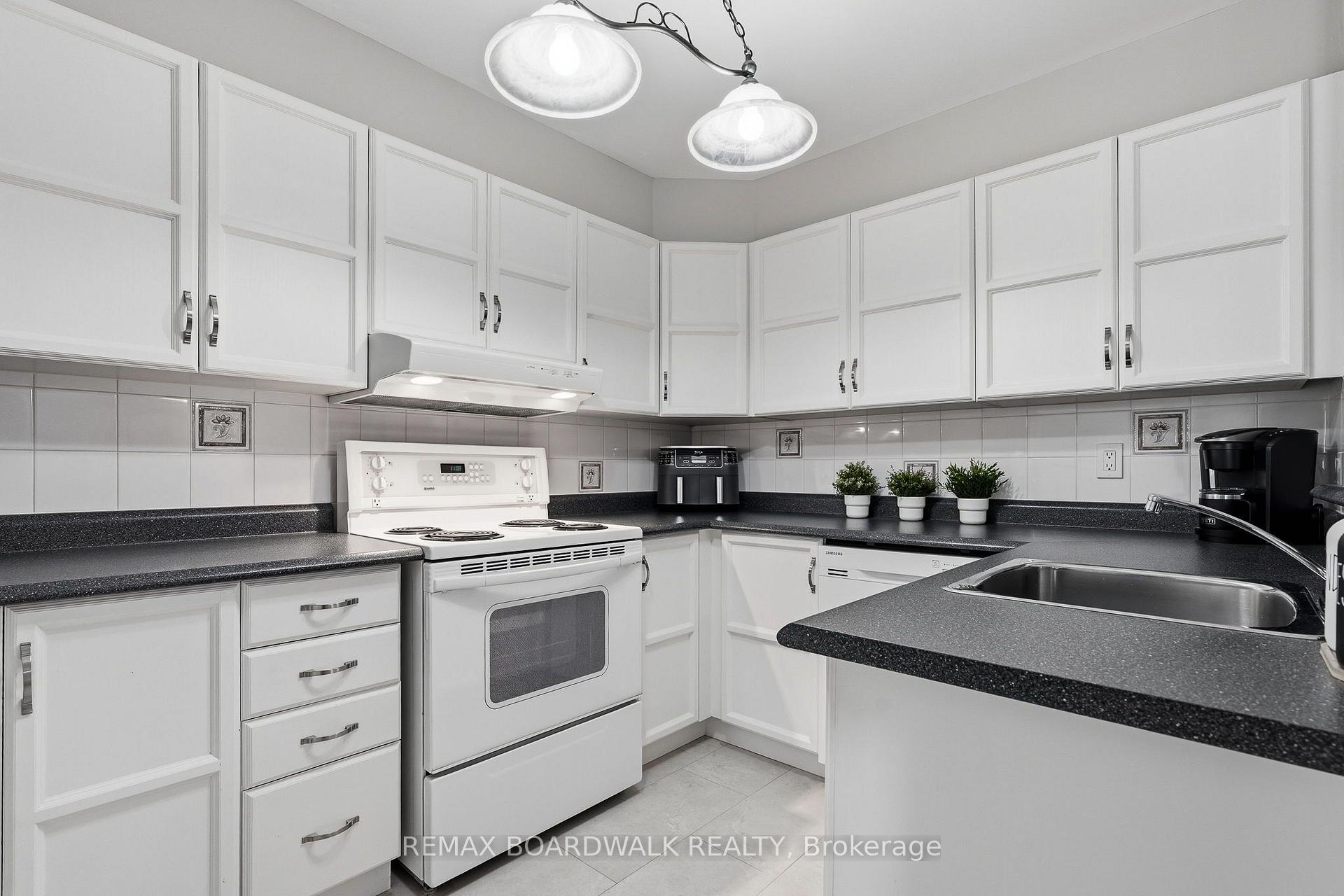 Photo 13 of Unit 209, 1760 Cabaret Lane, Ottawa, Fallingbrook/Pineridge — HOMEH