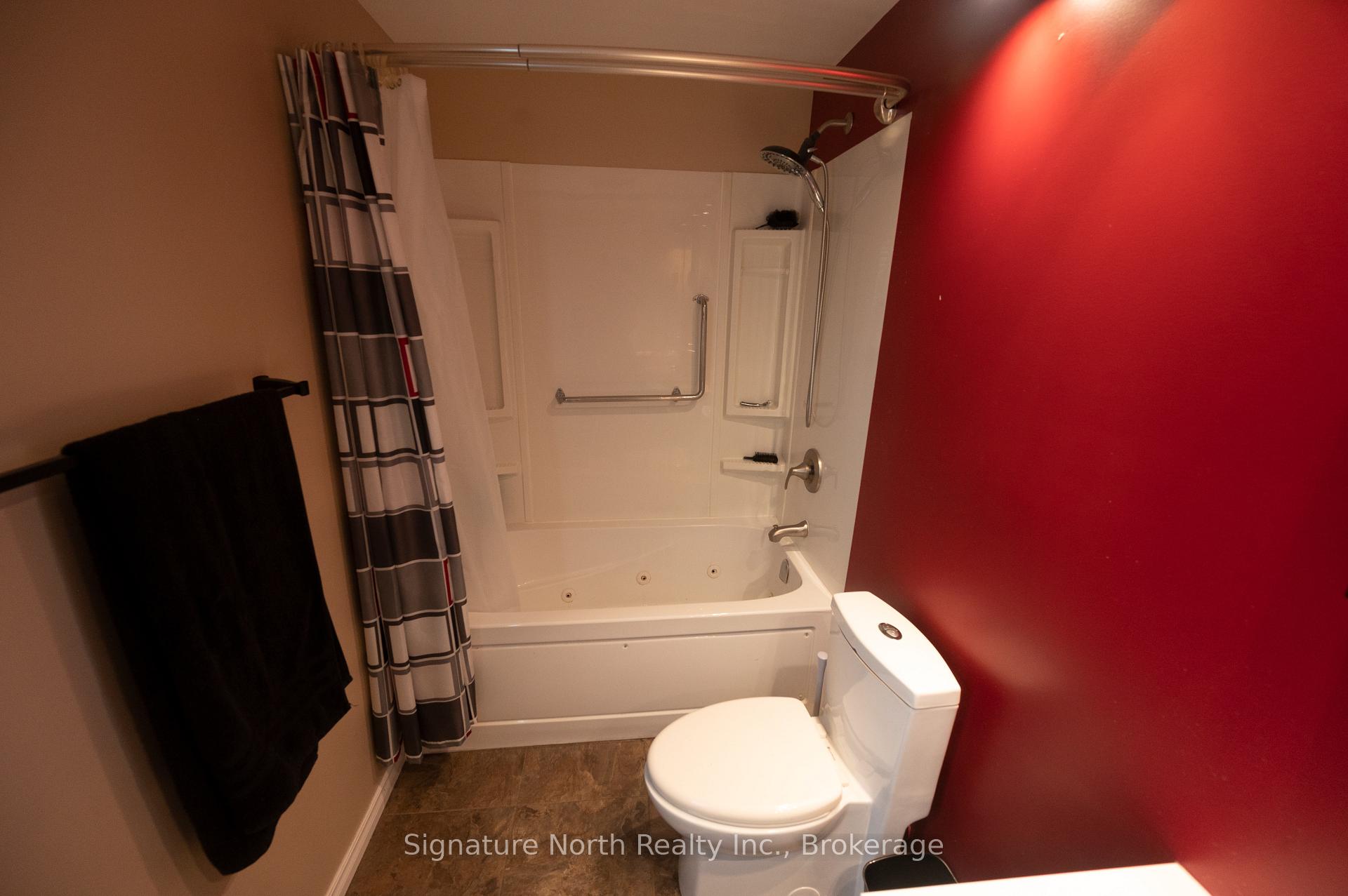Photo 17 of 184 Mary Street E, Thunder Bay, Westfort — HOMEH