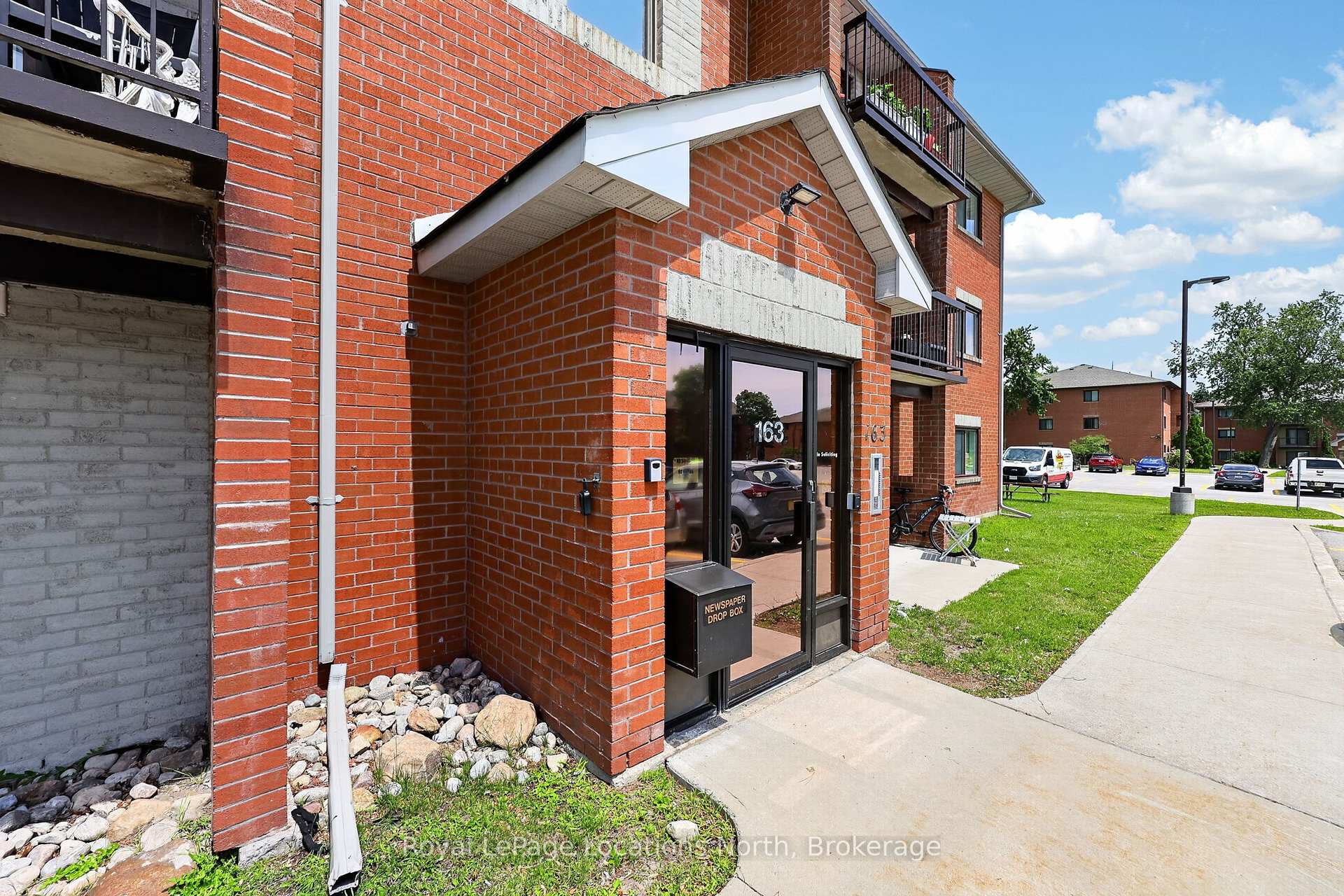Photo 3 of Unit D7, 163 Edgehill Drive, Barrie, Letitia Heights — HOMEH