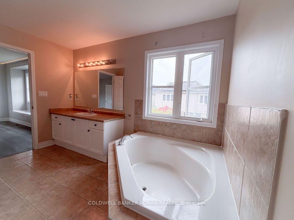 Photo 10 of 7 Kidd Crescent, New Tecumseth, Alliston — HOMEH