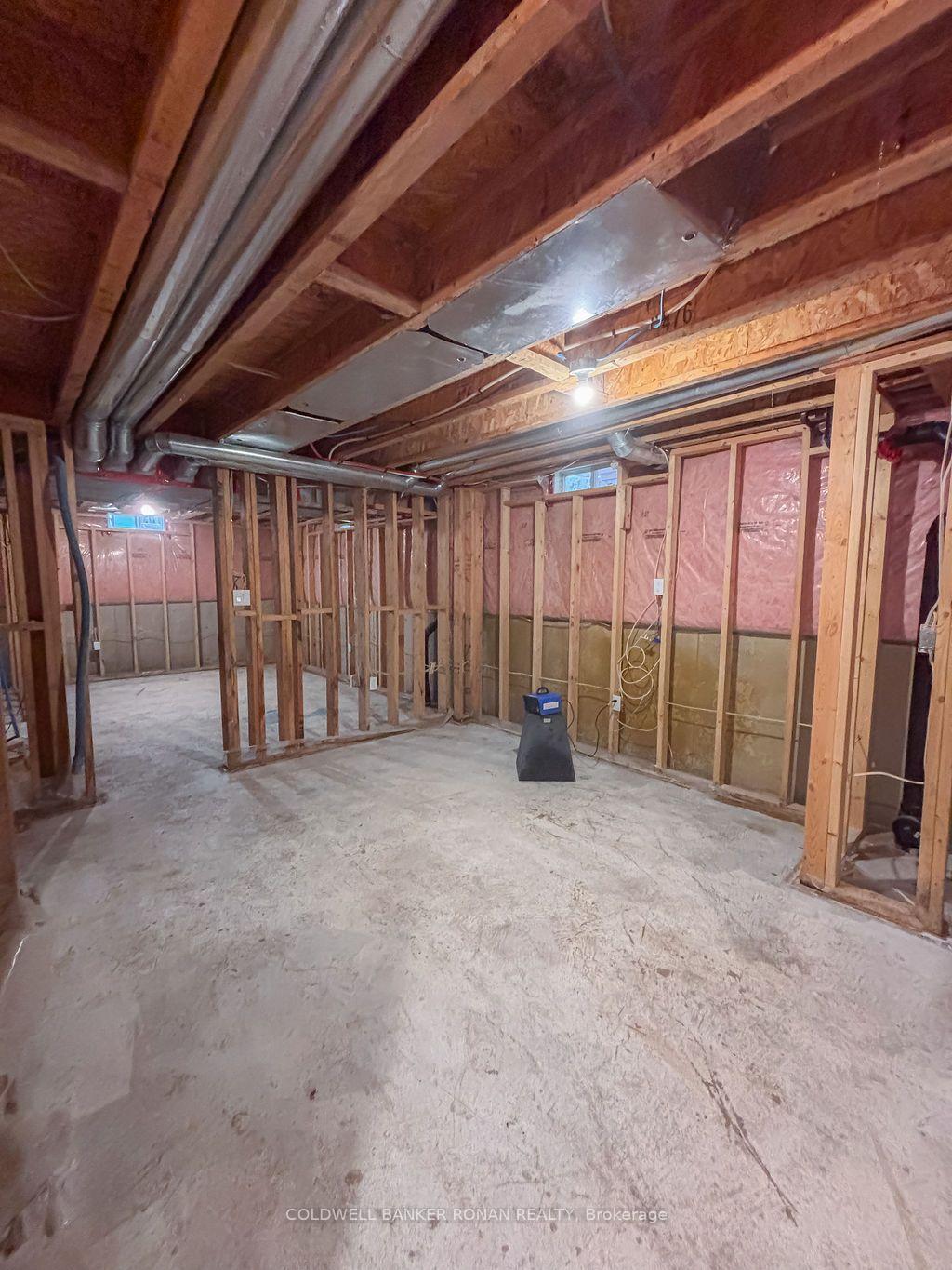 Photo 15 of 7 Kidd Crescent, New Tecumseth, Alliston — HOMEH
