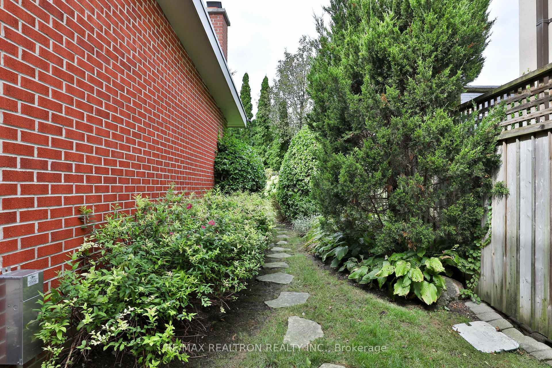 Photo 16 of 706 Briar Hill Avenue, Toronto, Forest Hill North — HOMEH