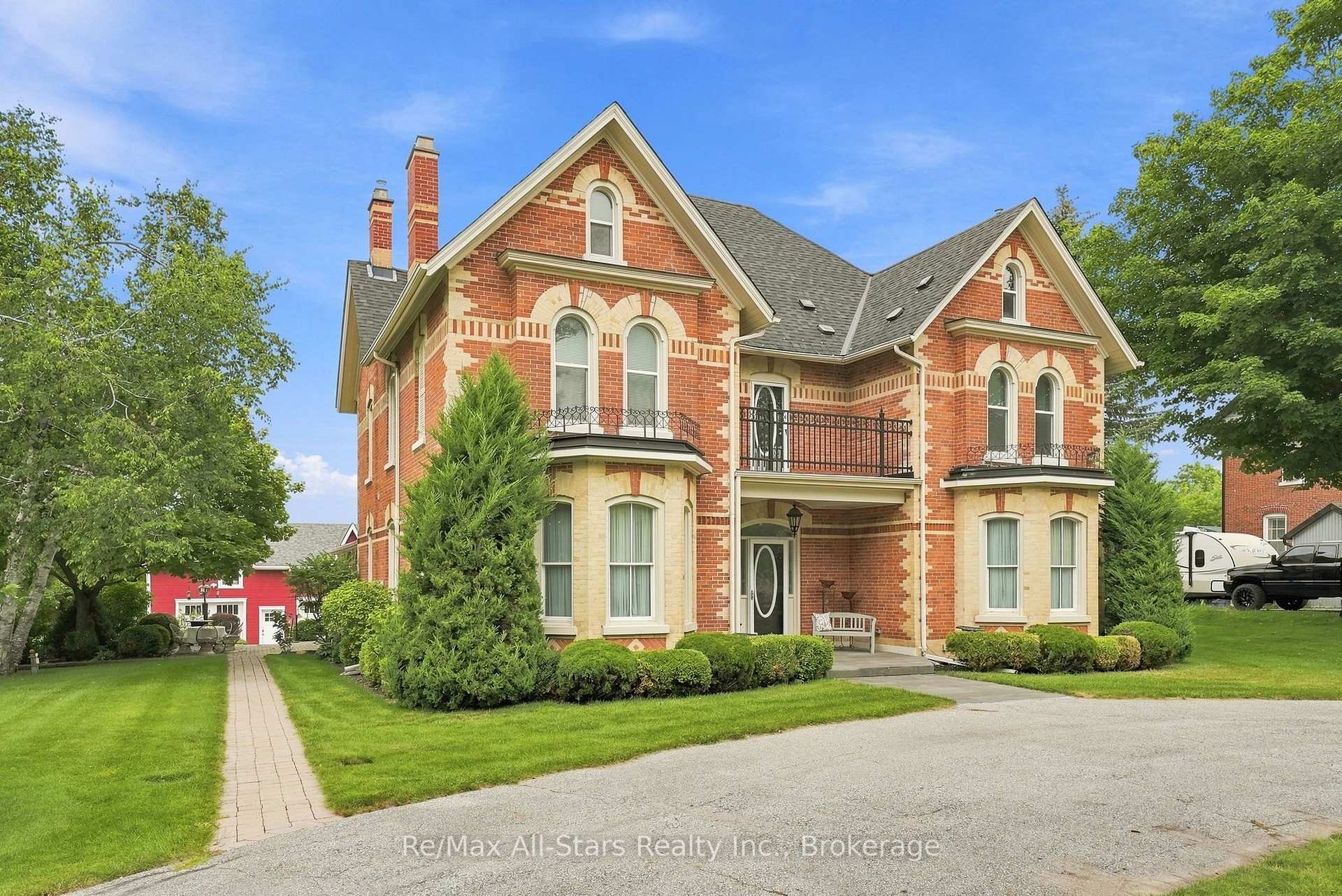 Photo of 122 Cameron Street E