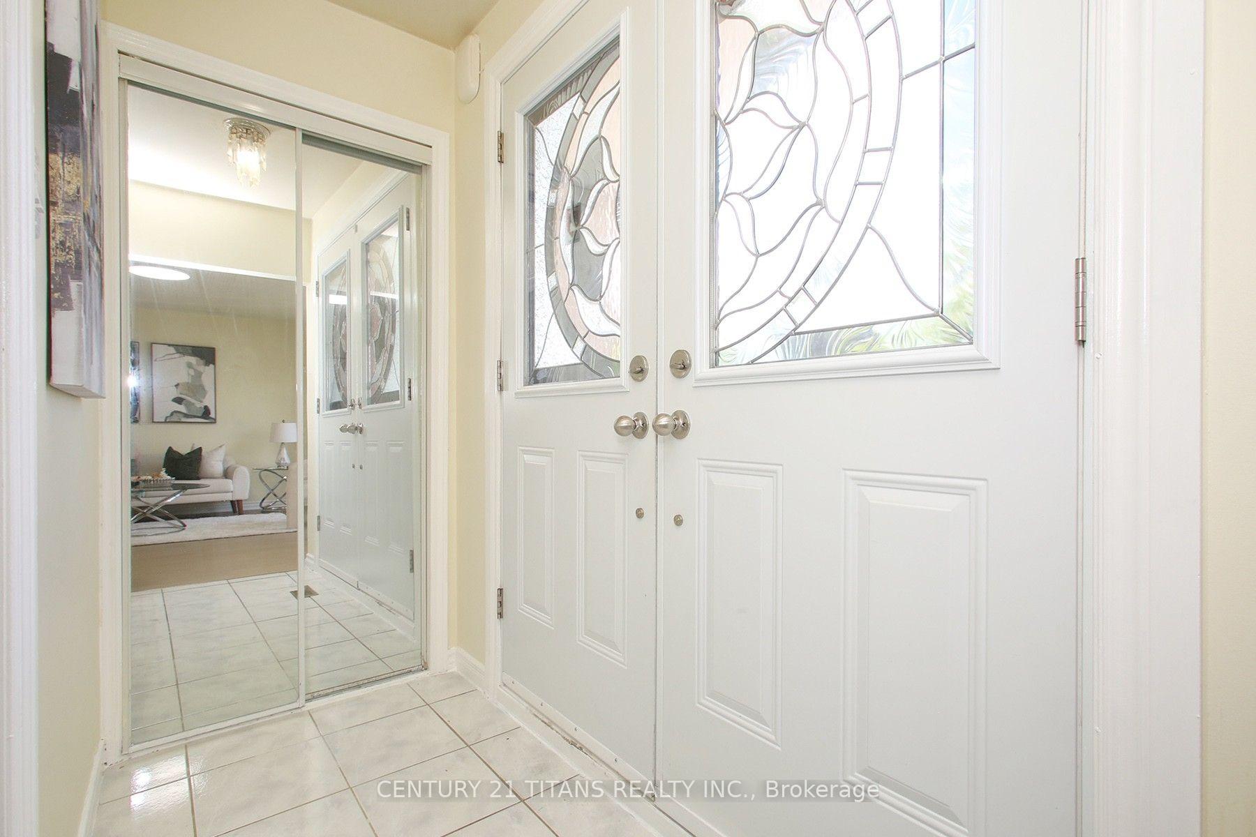 Photo 4 of 31 Monterrey Drive, Etobicoke, Thistletown-Beaumonde Heights — HOMEH