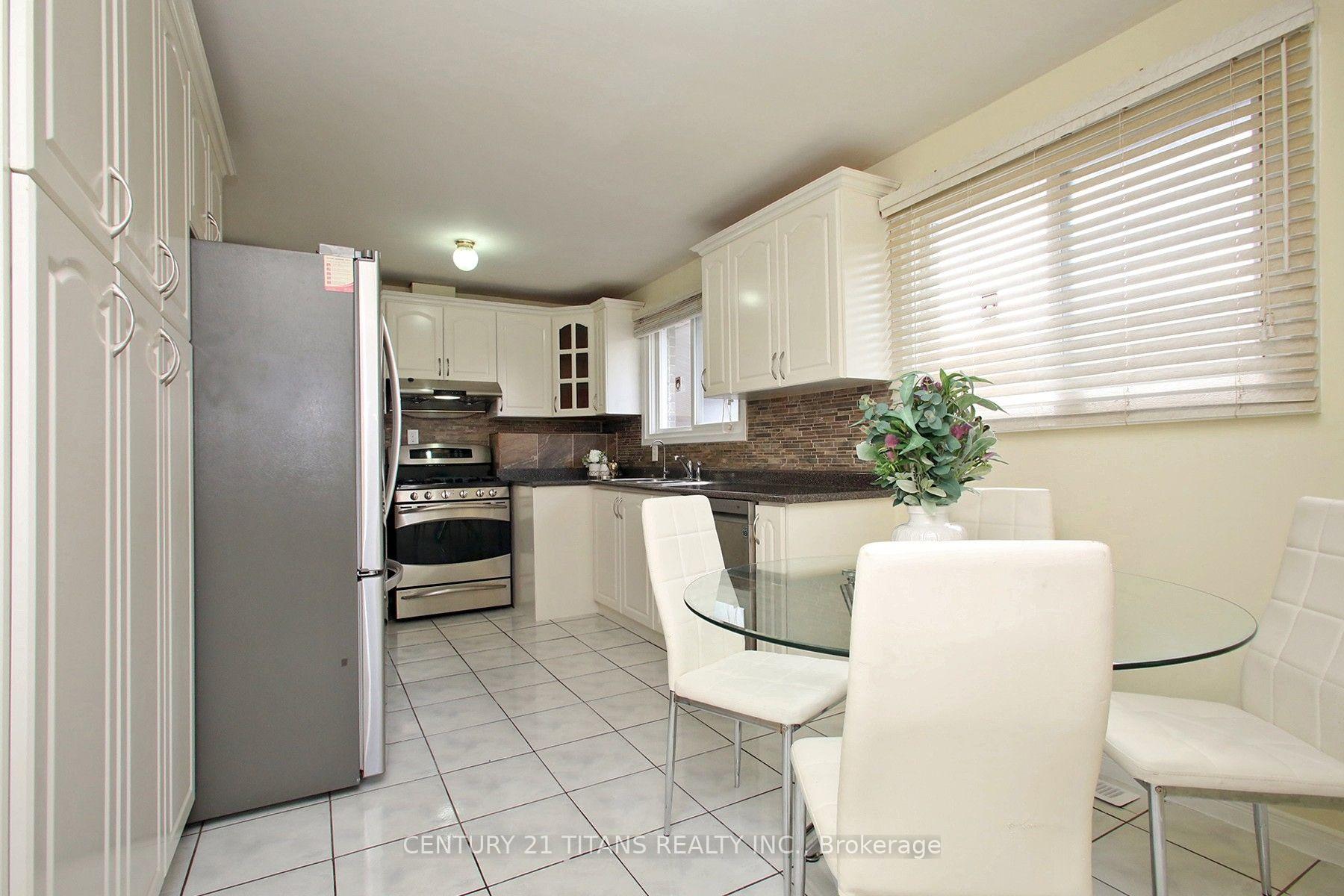 Photo 13 of 31 Monterrey Drive, Etobicoke, Thistletown-Beaumonde Heights — HOMEH