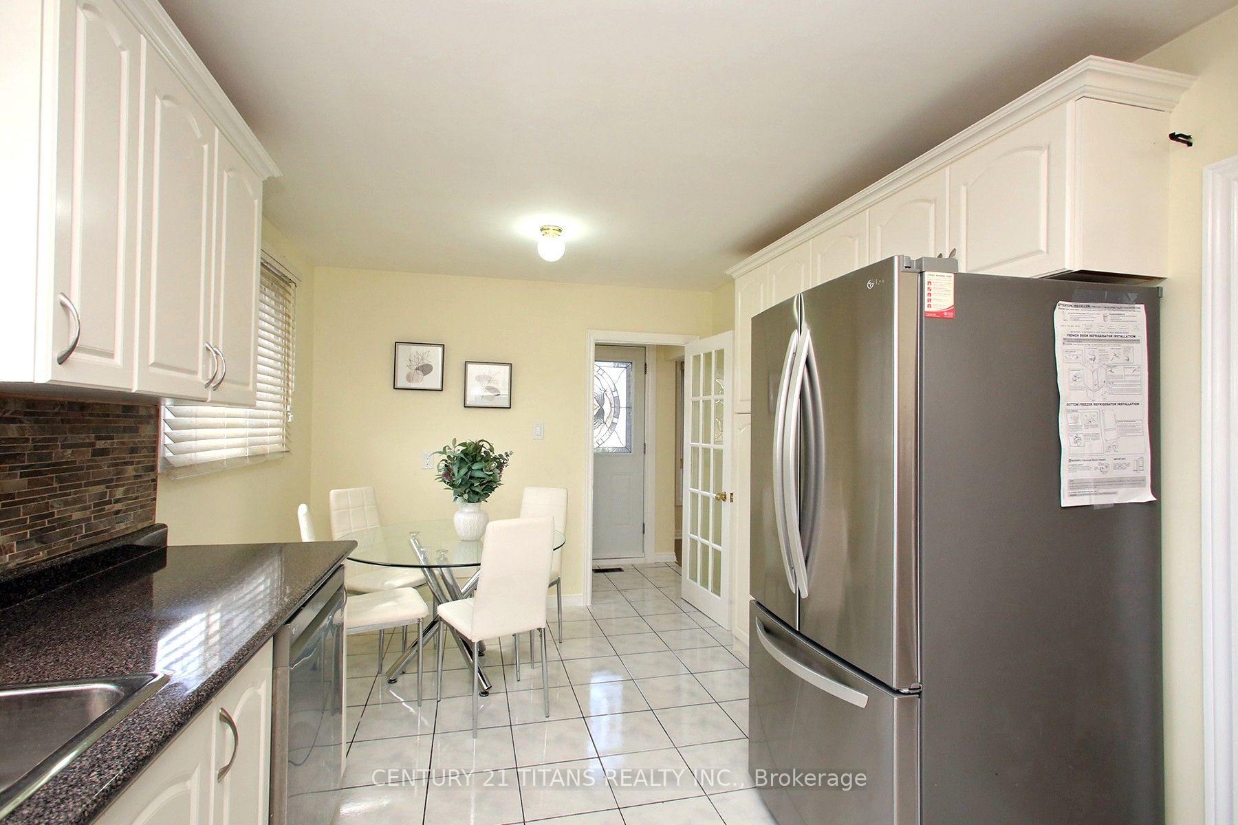 Photo 14 of 31 Monterrey Drive, Etobicoke, Thistletown-Beaumonde Heights — HOMEH