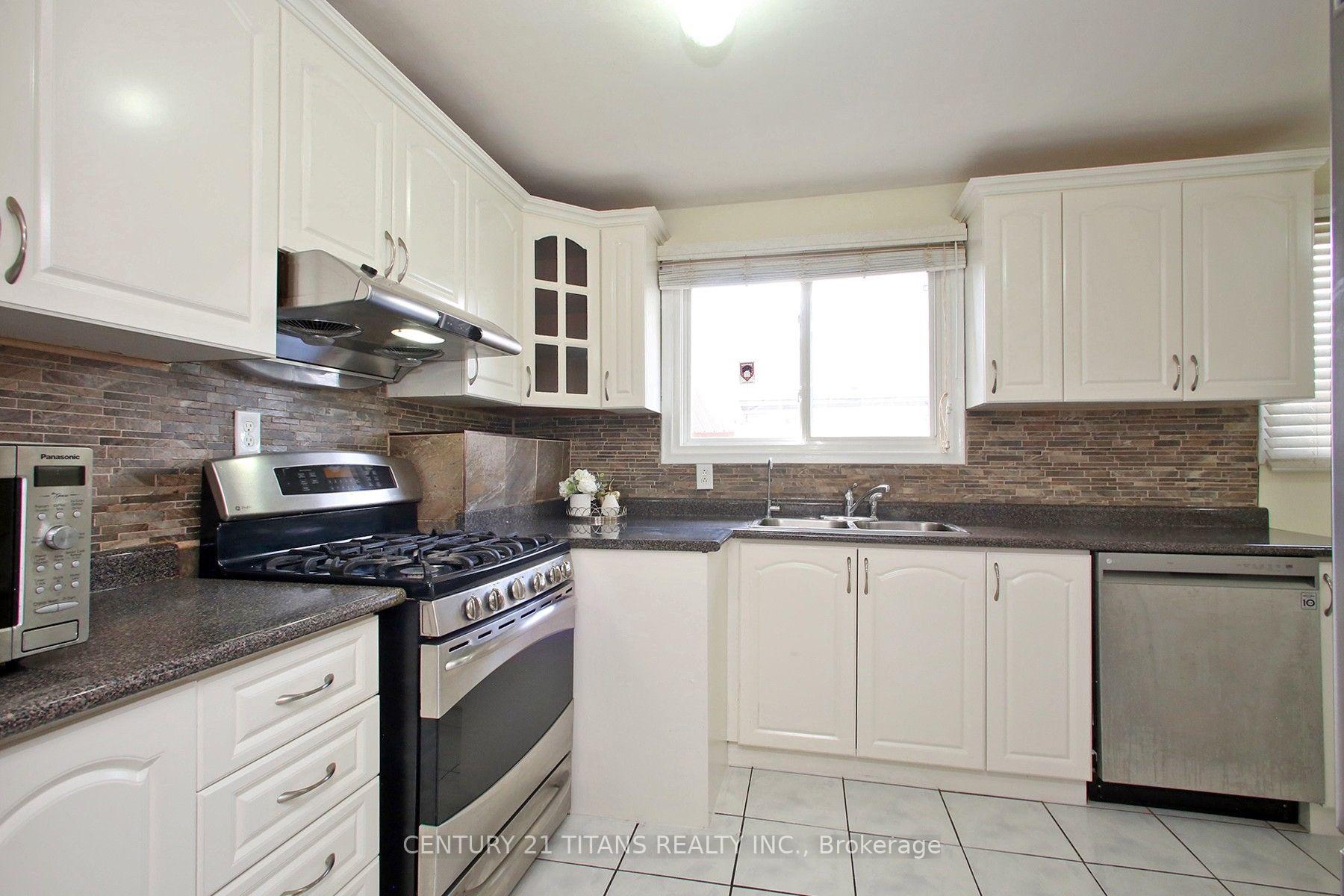 Photo 15 of 31 Monterrey Drive, Etobicoke, Thistletown-Beaumonde Heights — HOMEH