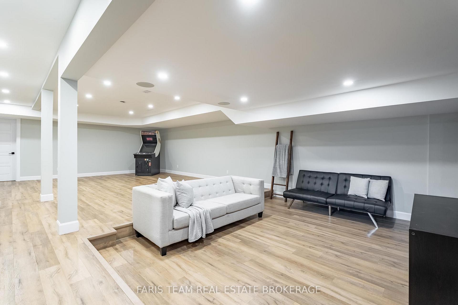 Photo 73 of 223A Hickory Lane, Barrie, Bayshore — HOMEH