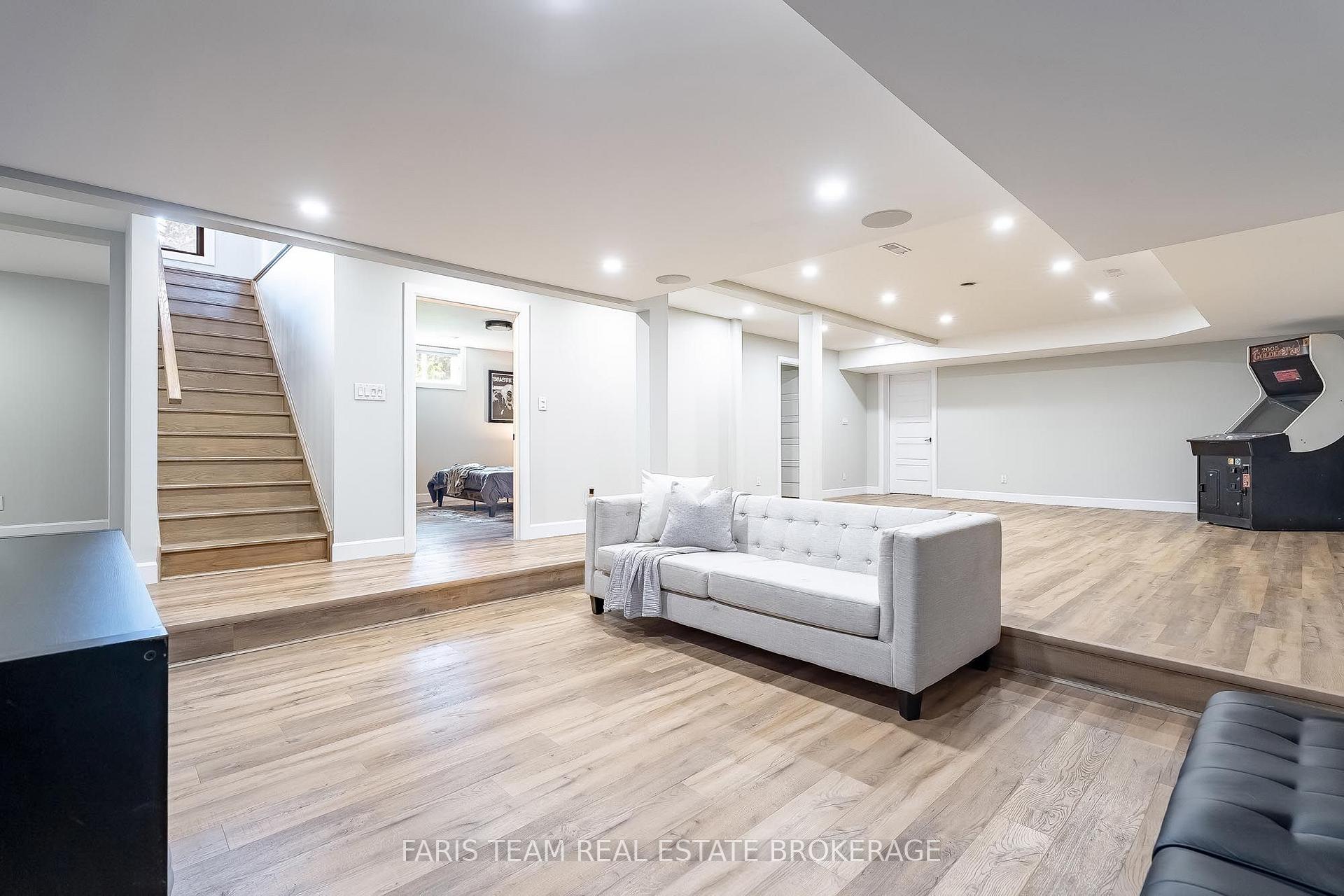 Photo 76 of 223A Hickory Lane, Barrie, Bayshore — HOMEH