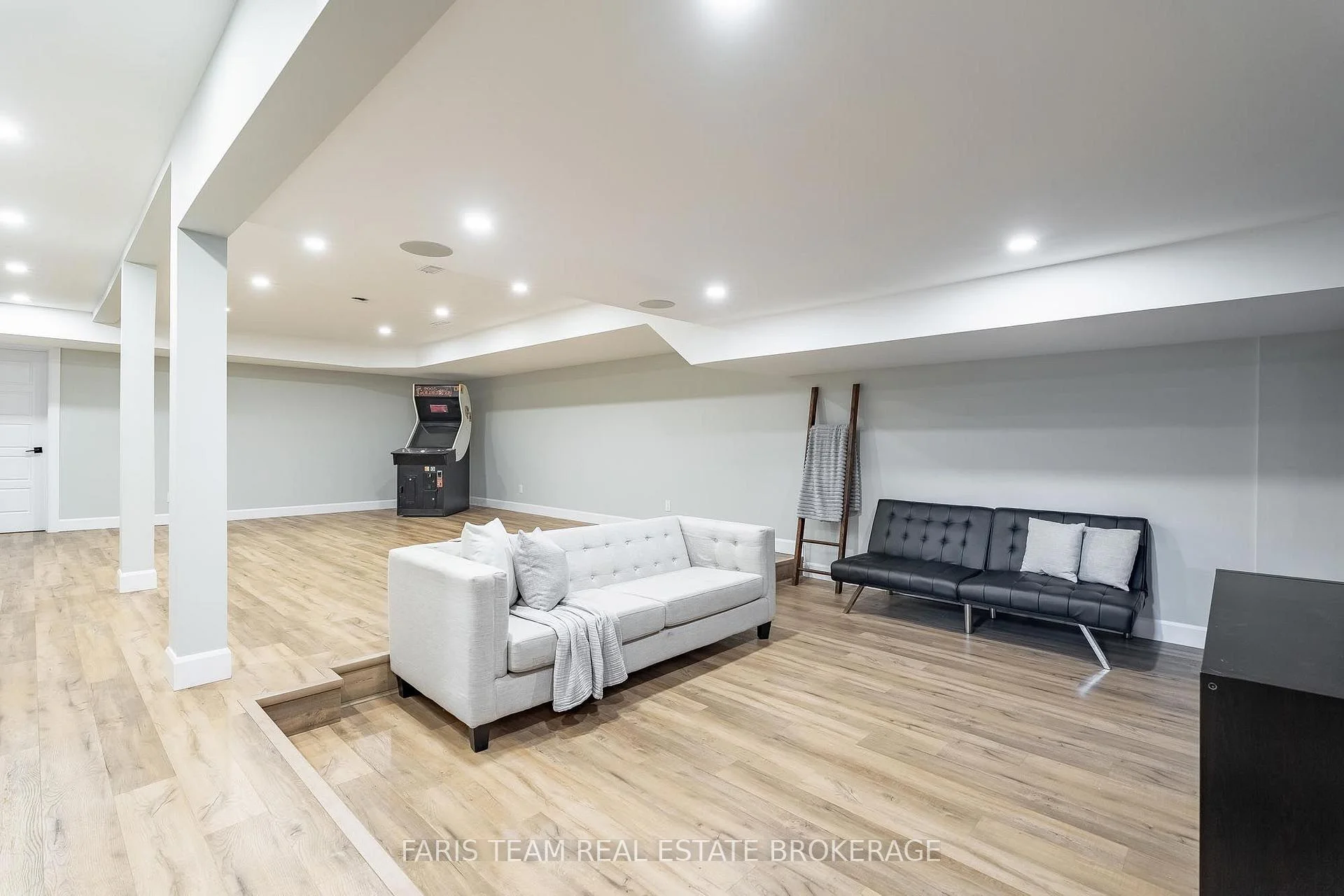 Photo 78 of 223A Hickory Lane, Barrie, Bayshore — HOMEH