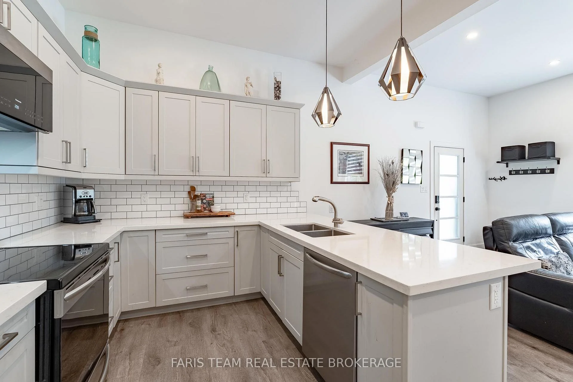 Photo 92 of 223A Hickory Lane, Barrie, Bayshore — HOMEH