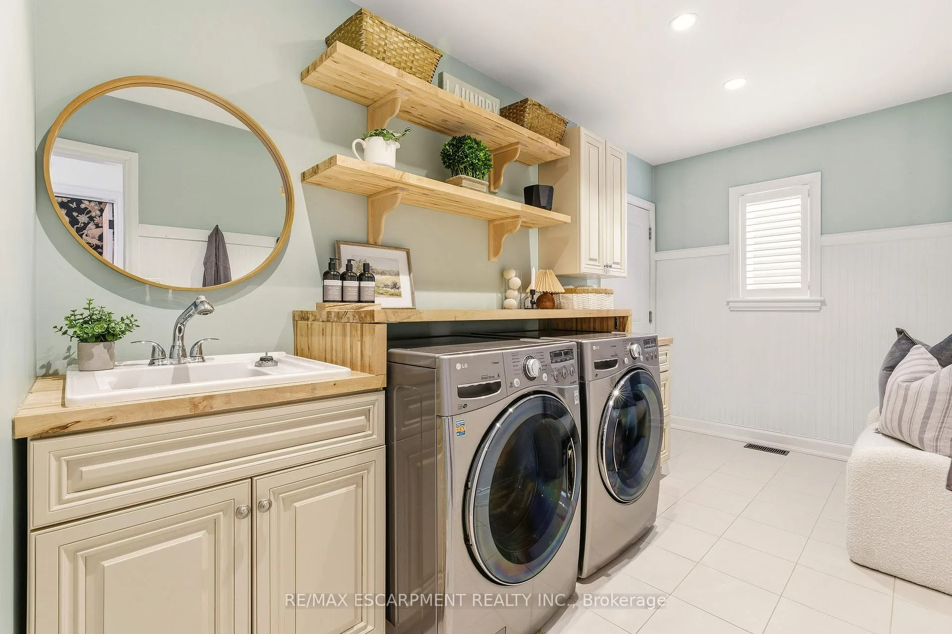 Photo 11 of 640 George Street, Burlington, Brant — HOMEH