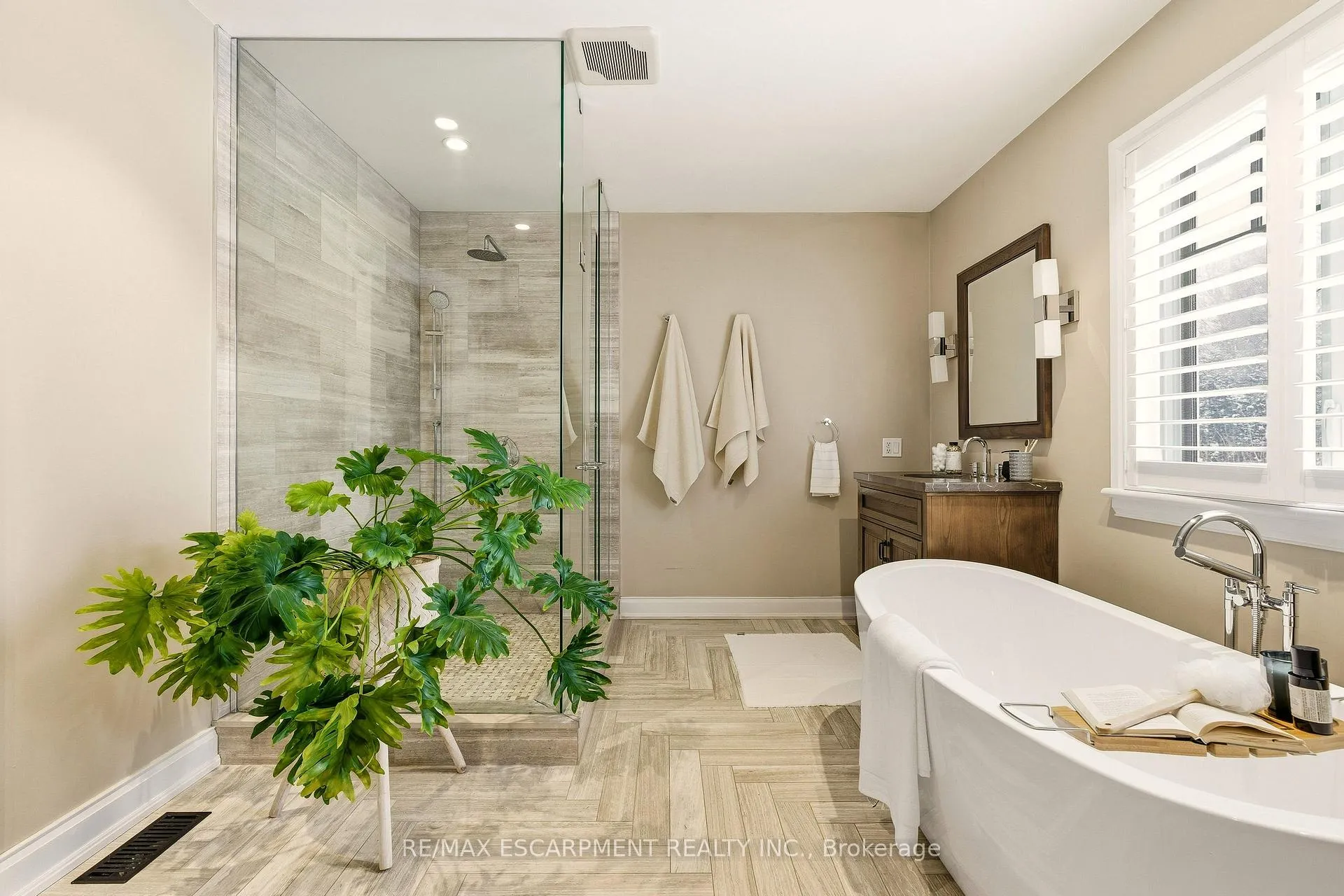Photo 17 of 640 George Street, Burlington, Brant — HOMEH
