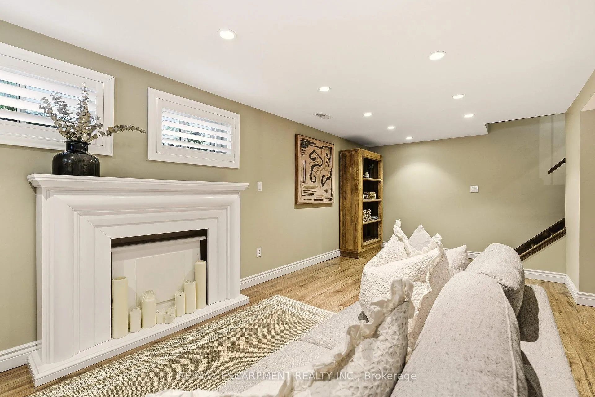 Photo 27 of 640 George Street, Burlington, Brant — HOMEH