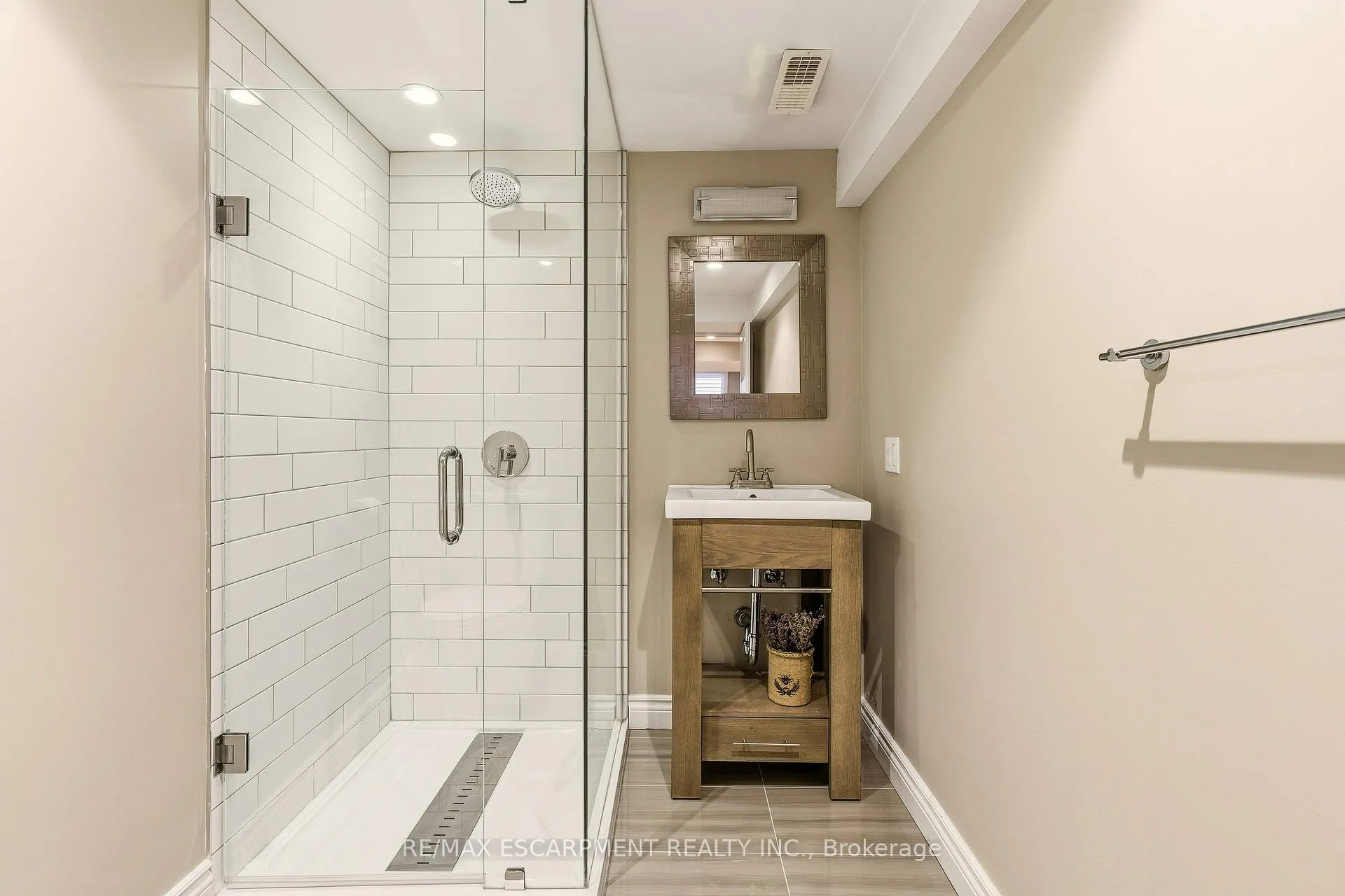 Photo 29 of 640 George Street, Burlington, Brant — HOMEH