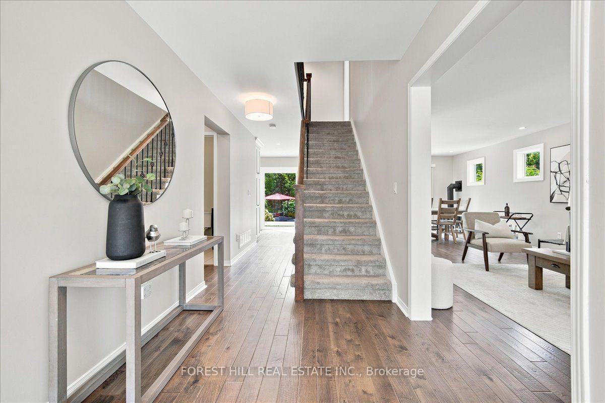 Photo 5 of 137 Main Street, King, Schomberg — HOMEH