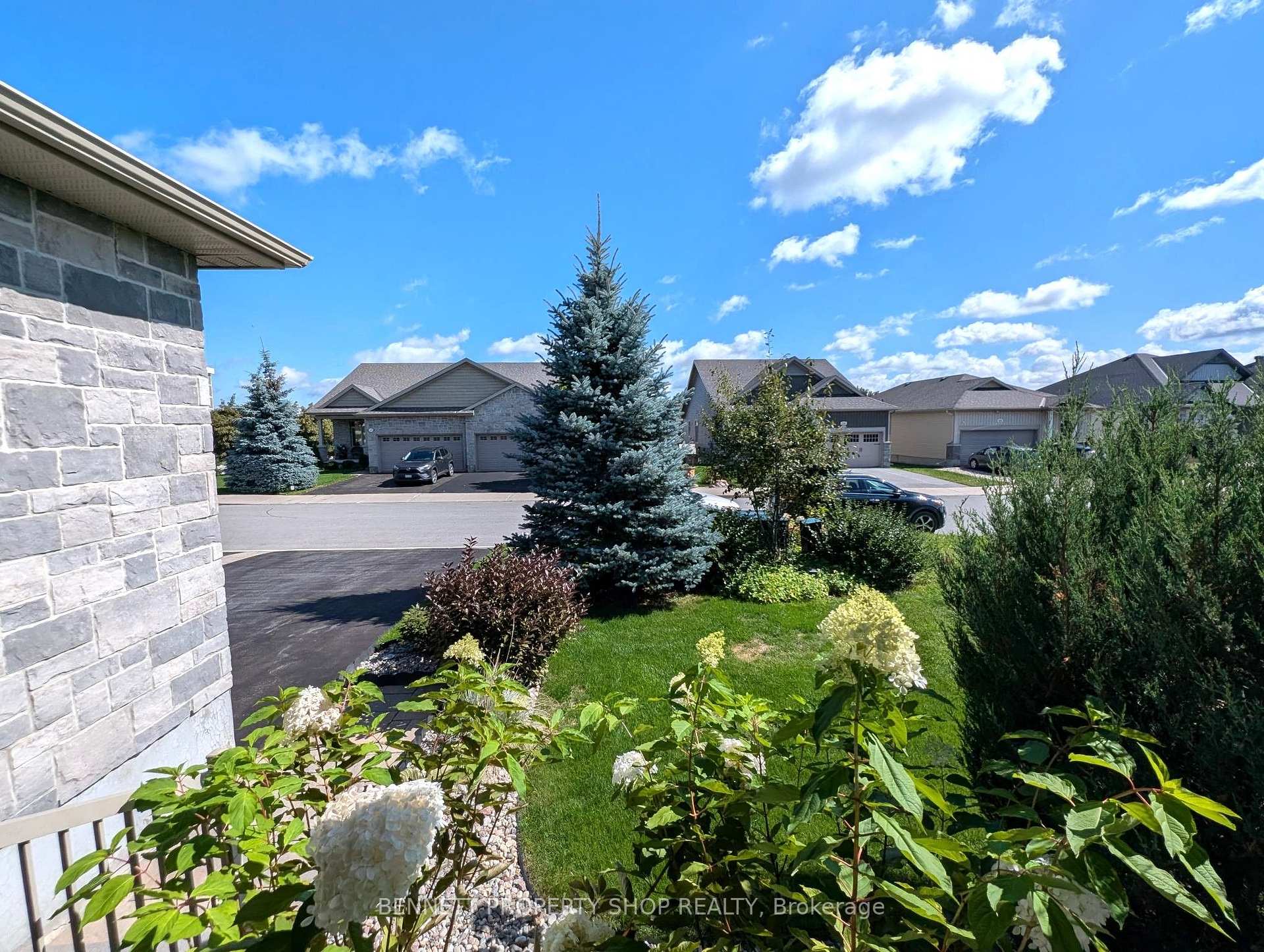 Photo 2 of 259 Shinny Avenue, Ottawa, Kanata - Emerald Meadows/Trailwest — HOMEH