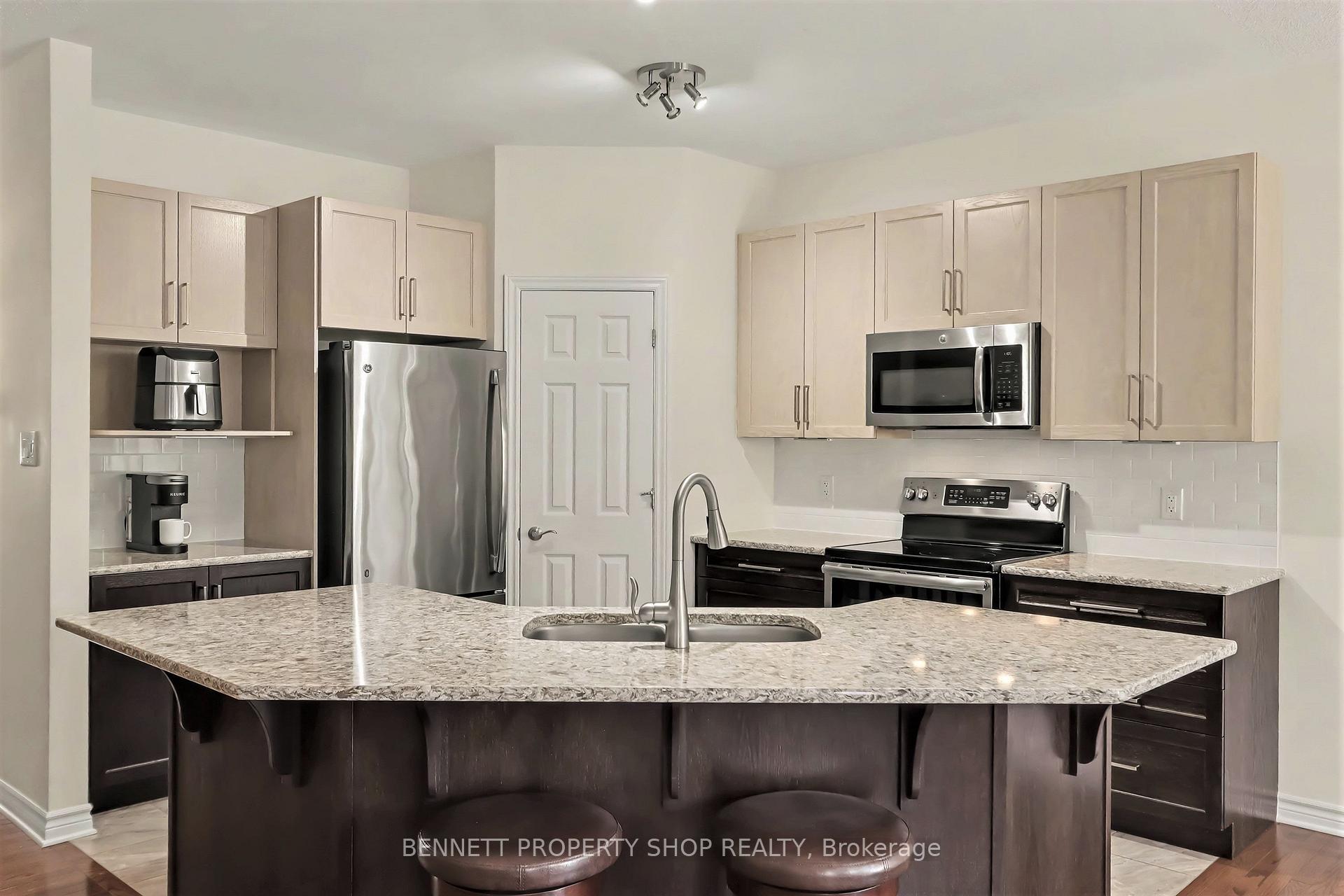 Photo 10 of 259 Shinny Avenue, Ottawa, Kanata - Emerald Meadows/Trailwest — HOMEH