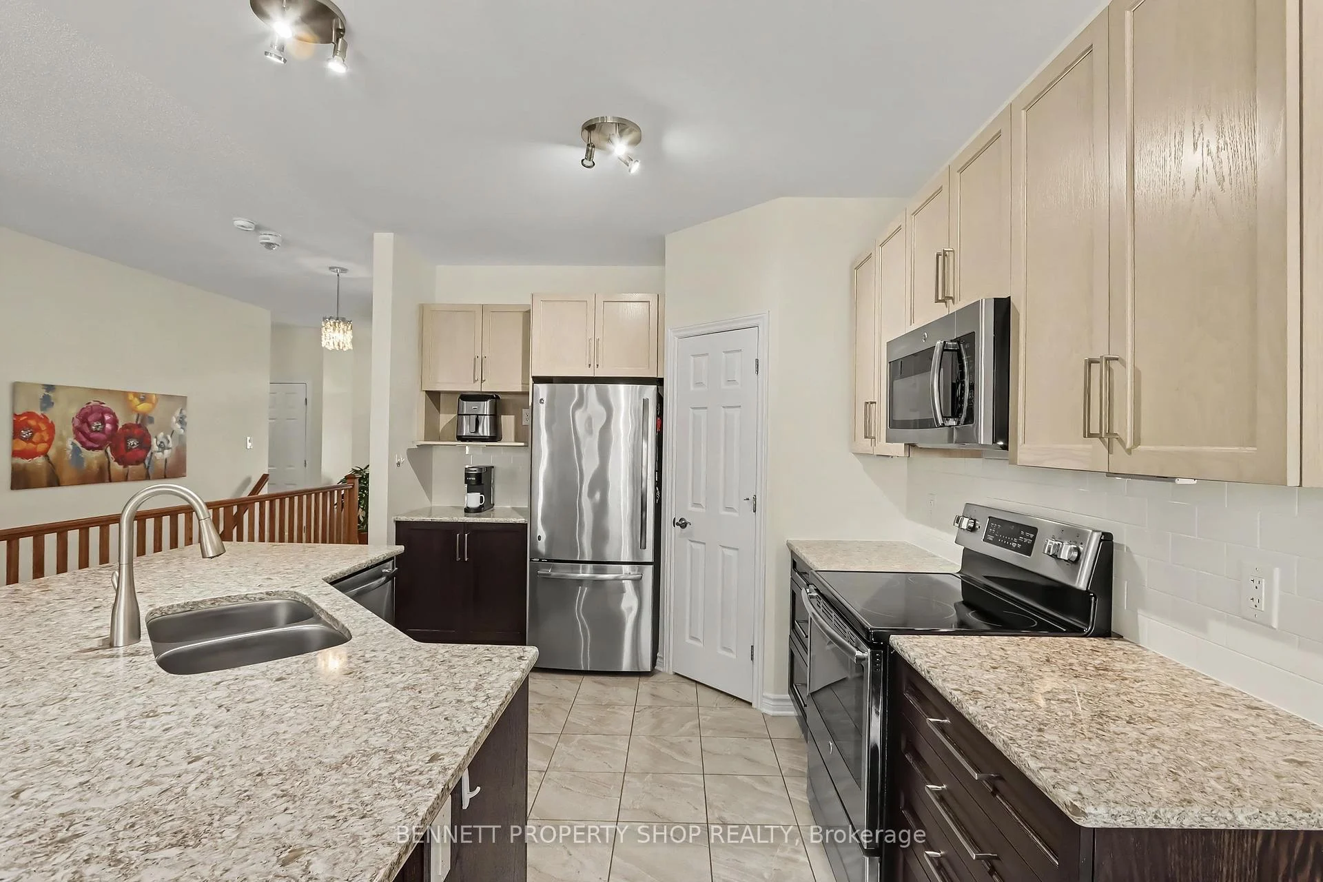 Photo 13 of 259 Shinny Avenue, Ottawa, Kanata - Emerald Meadows/Trailwest — HOMEH