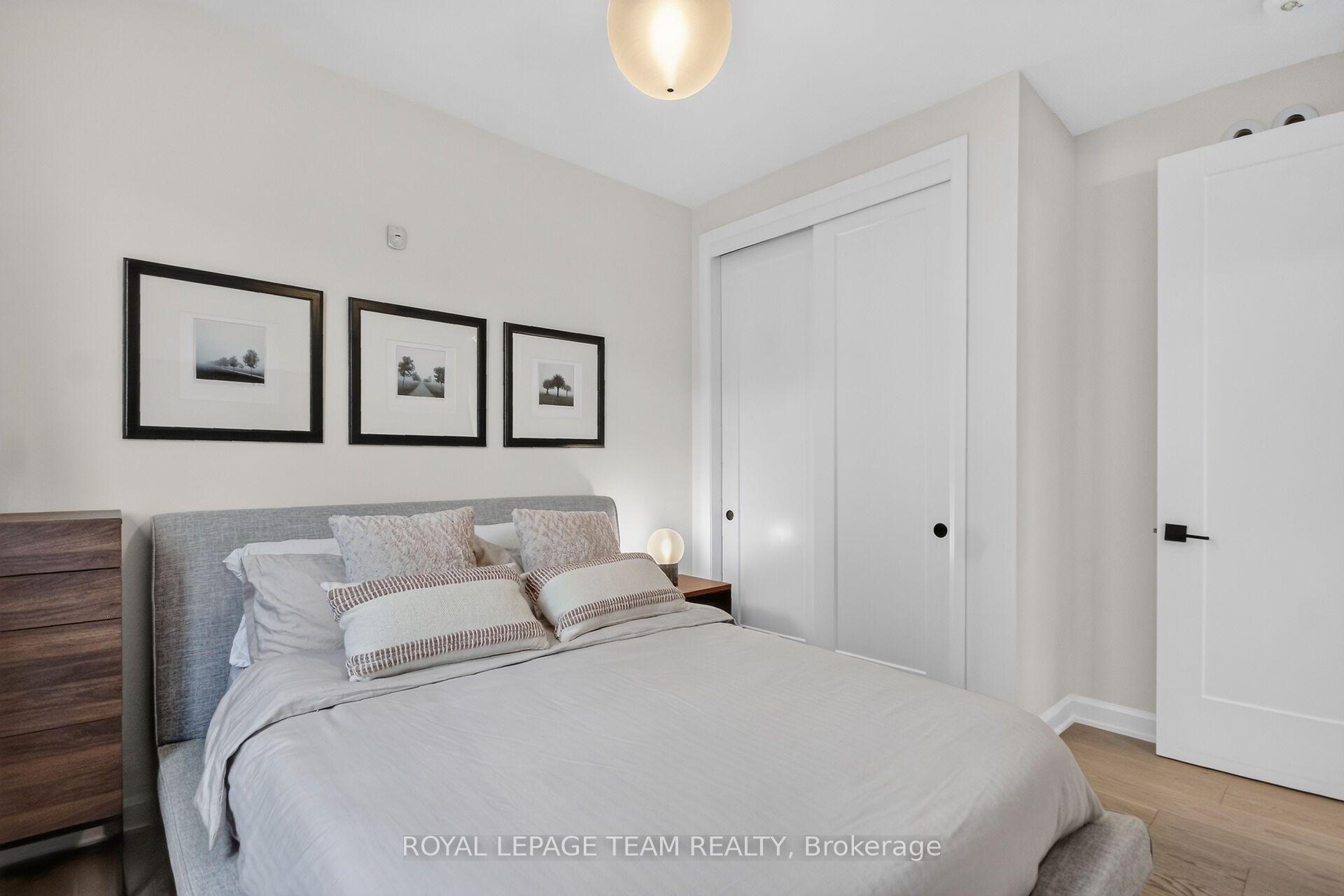 Photo 32 of 725 Coast Circle, Ottawa, Mahogany Community — HOMEH