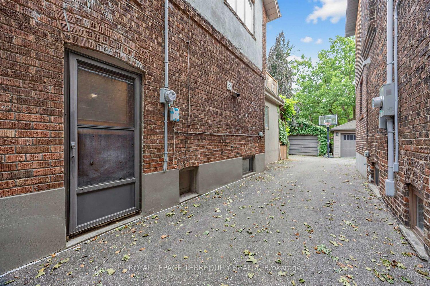 Photo 41 of 81 Stibbard Avenue, Toronto, Mount Pleasant East — HOMEH