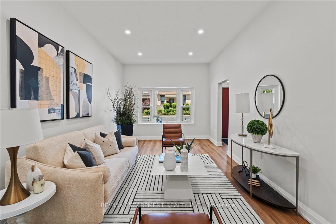 Photo 3 of 192 Victoria Avenue N, Hamilton, Landsdale — HOMEH