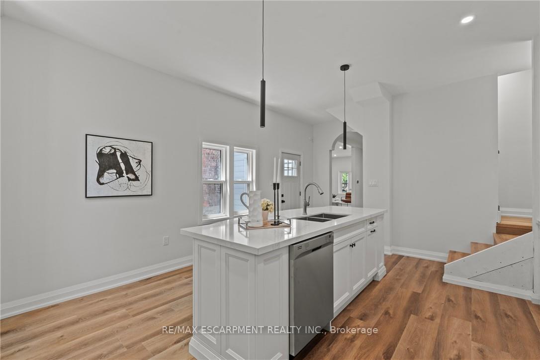 Photo 12 of 192 Victoria Avenue N, Hamilton, Landsdale — HOMEH