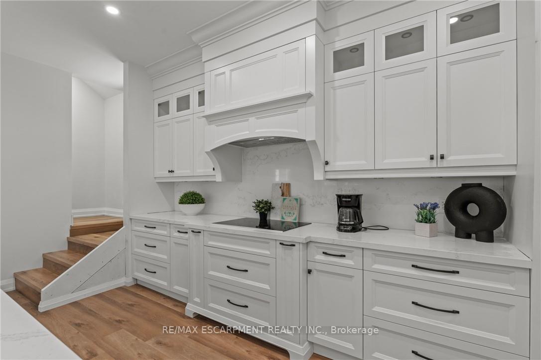 Photo 13 of 192 Victoria Avenue N, Hamilton, Landsdale — HOMEH